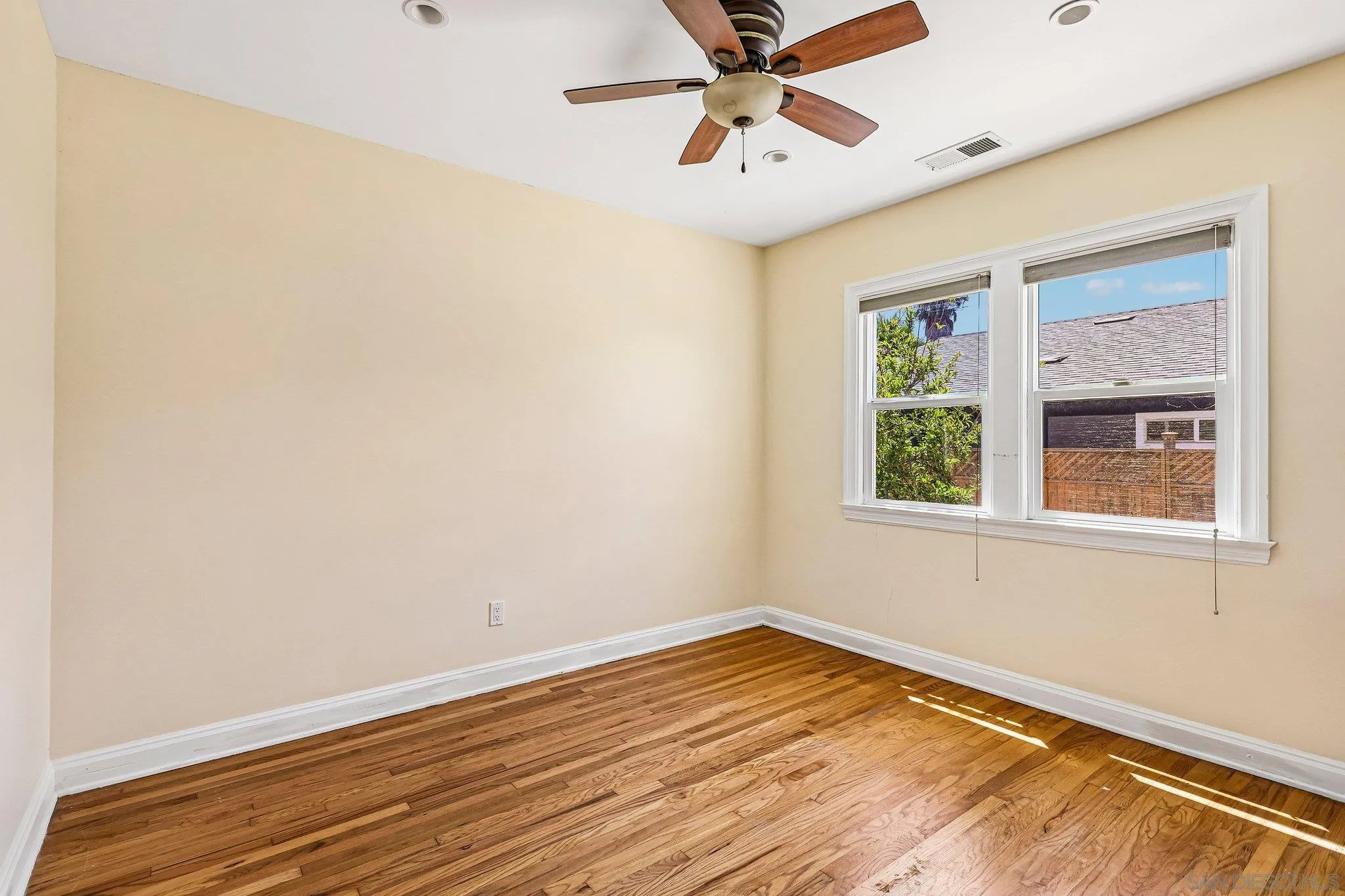 https://cdn.realtyfeed.com/cdn/127/260020935/66d1e2f3ede8a9a48d70a33194469872.webp