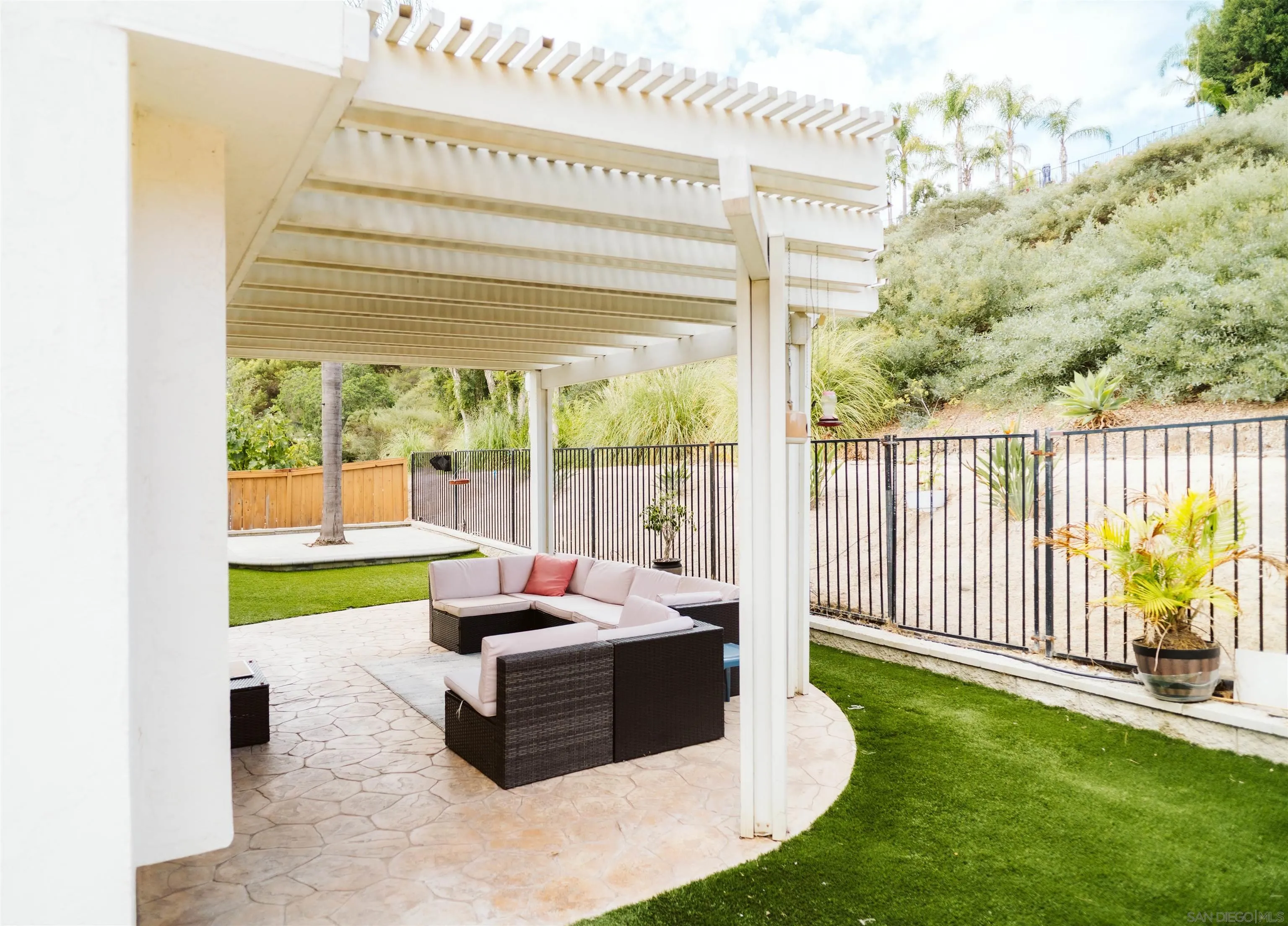 https://cdn.realtyfeed.com/cdn/127/260020936/993995ce5a52a54e07e97ad8f8e95837.webp