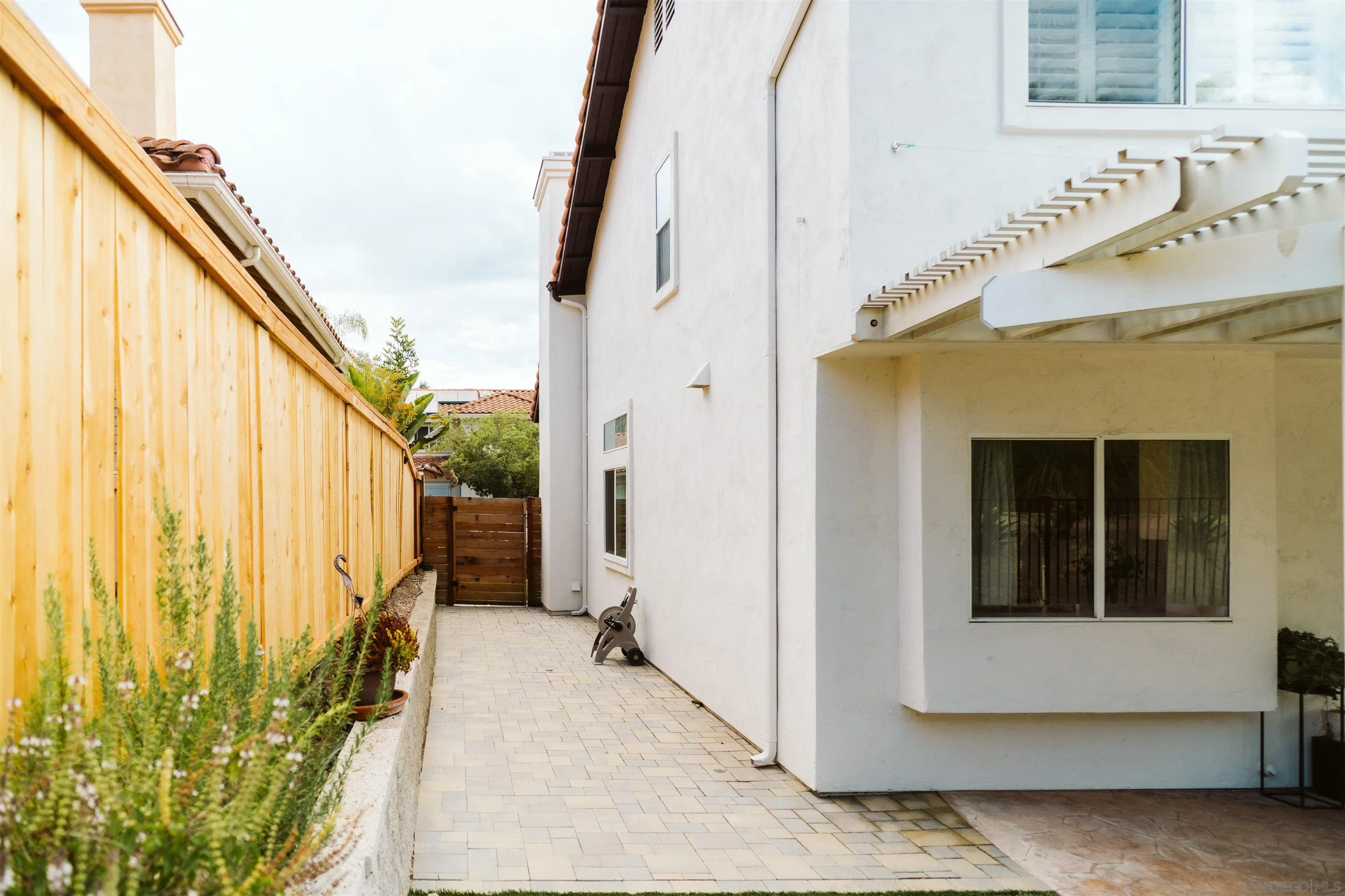 https://cdn.realtyfeed.com/cdn/127/260020936/99691dee0858867d638a14a313bb7dde.webp