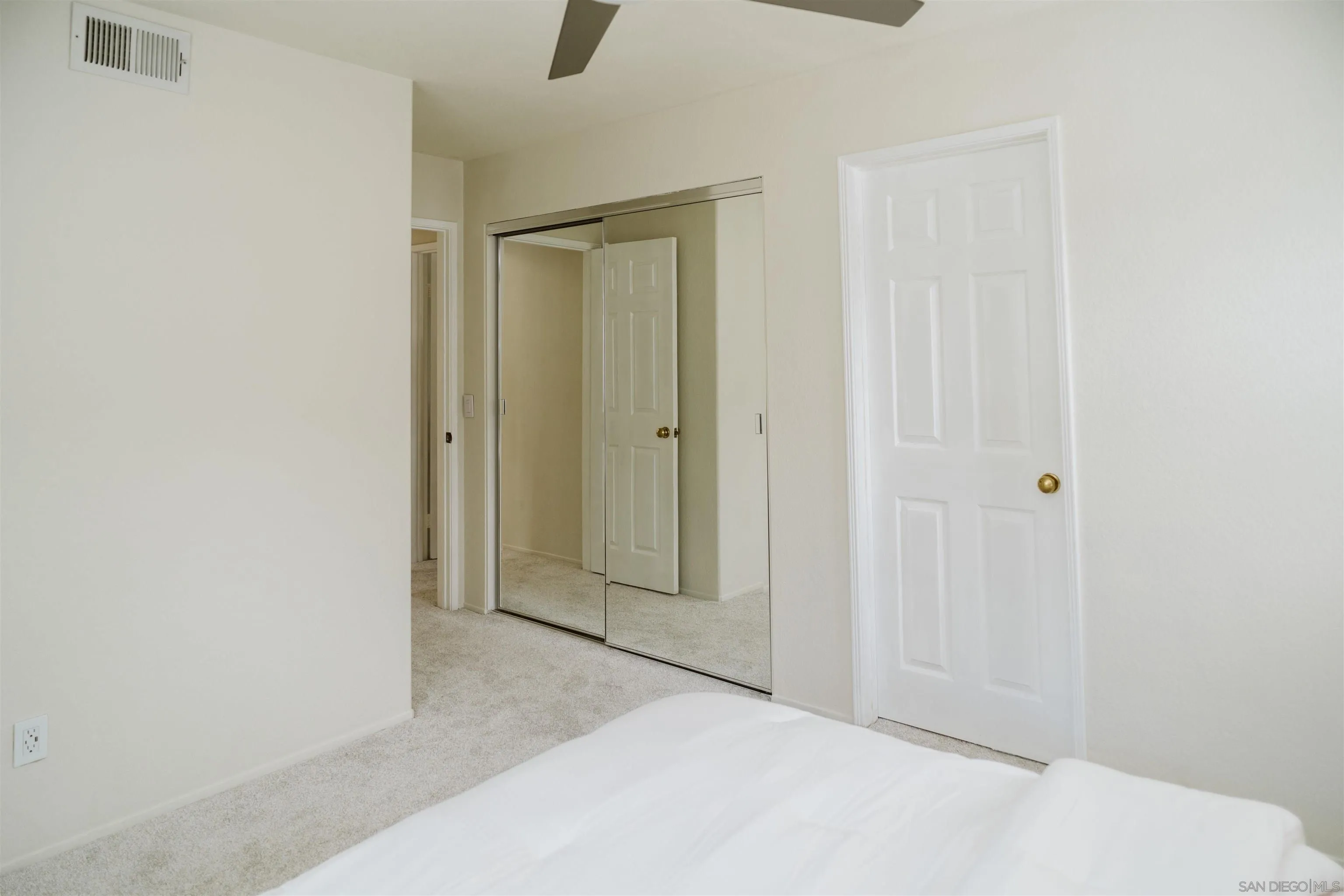 https://cdn.realtyfeed.com/cdn/127/260020936/9ef11a900d6fe590cb3107f94d348232.webp