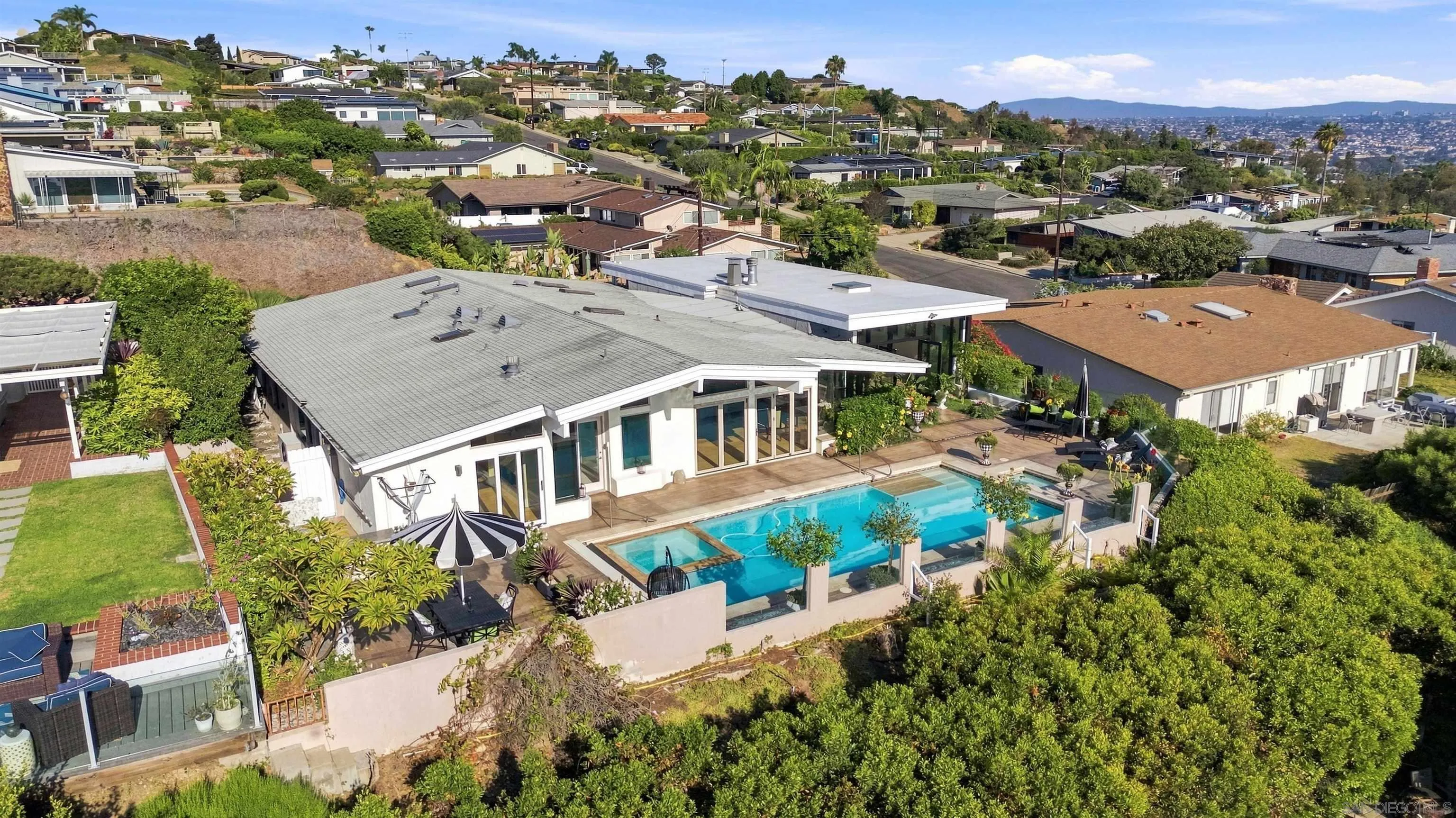 https://cdn.realtyfeed.com/cdn/127/260020943/b16686dd162e8e449482a86336c08da8.webp