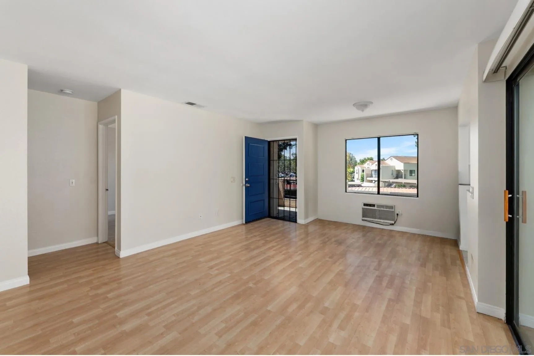 https://cdn.realtyfeed.com/cdn/127/260020948/796f8a62194ca47ee322543334fb5918.webp