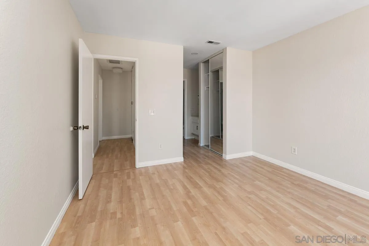 https://cdn.realtyfeed.com/cdn/127/260020948/bc6c8b393aa6f6684ece16e101b81b04.webp