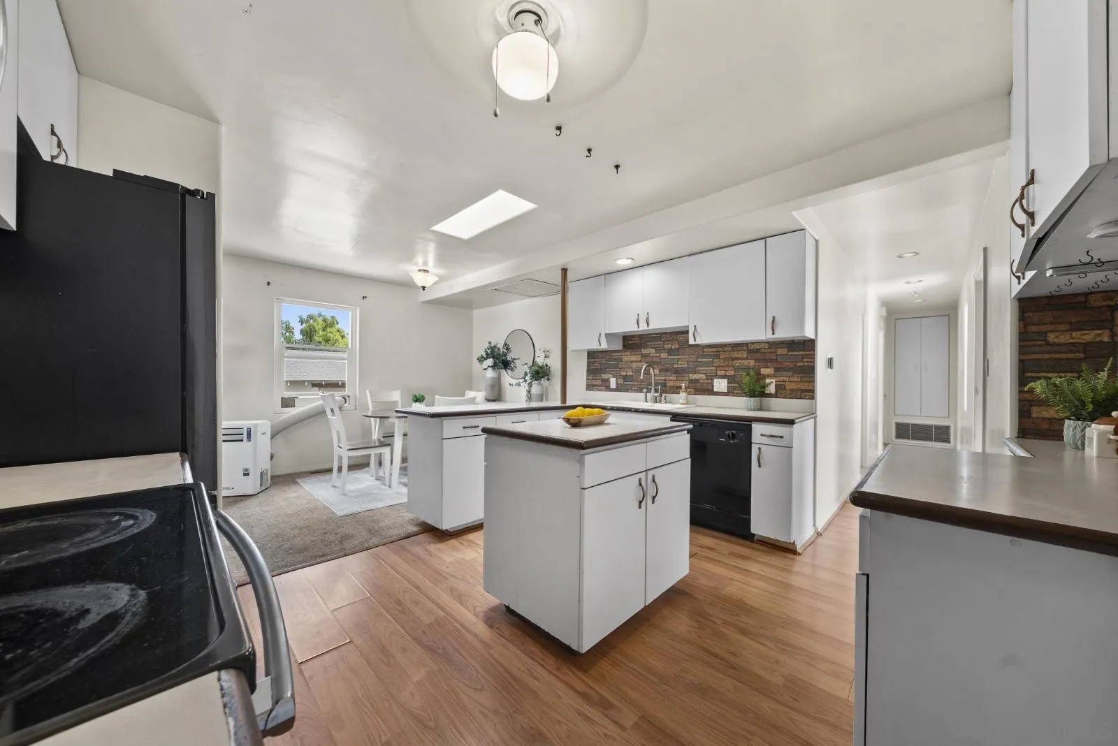 https://cdn.realtyfeed.com/cdn/127/260020950/b5c579162ef2afd2ca37675f68ec6403.webp
