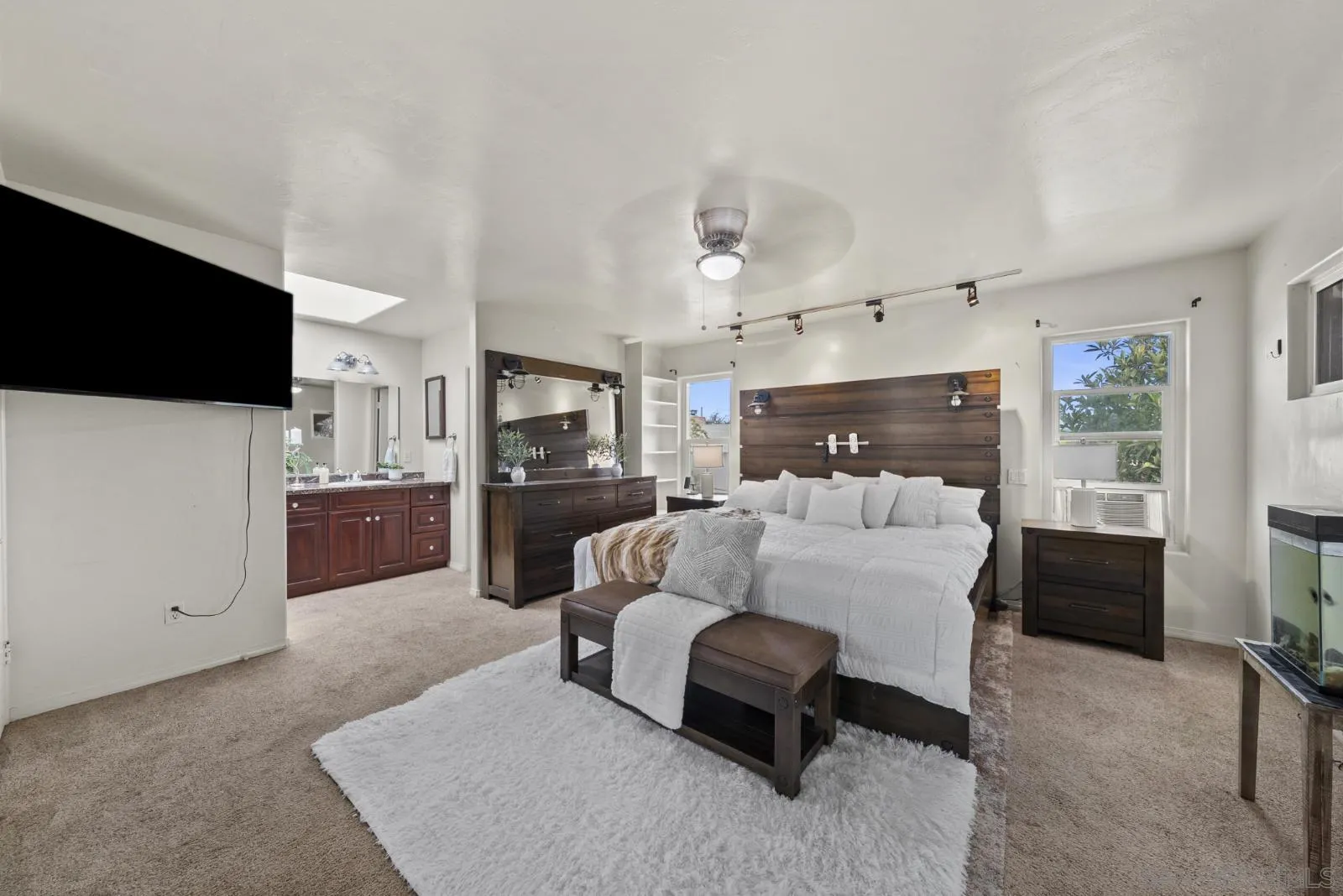https://cdn.realtyfeed.com/cdn/127/260020950/d4b07e72c12a28d0e12f3dc984f50b71.webp