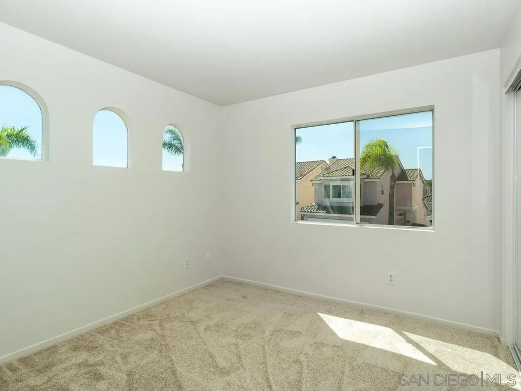 https://cdn.realtyfeed.com/cdn/127/260020953/e6f9bbce41a7f4d0632bf61d0b7b0f36.webp