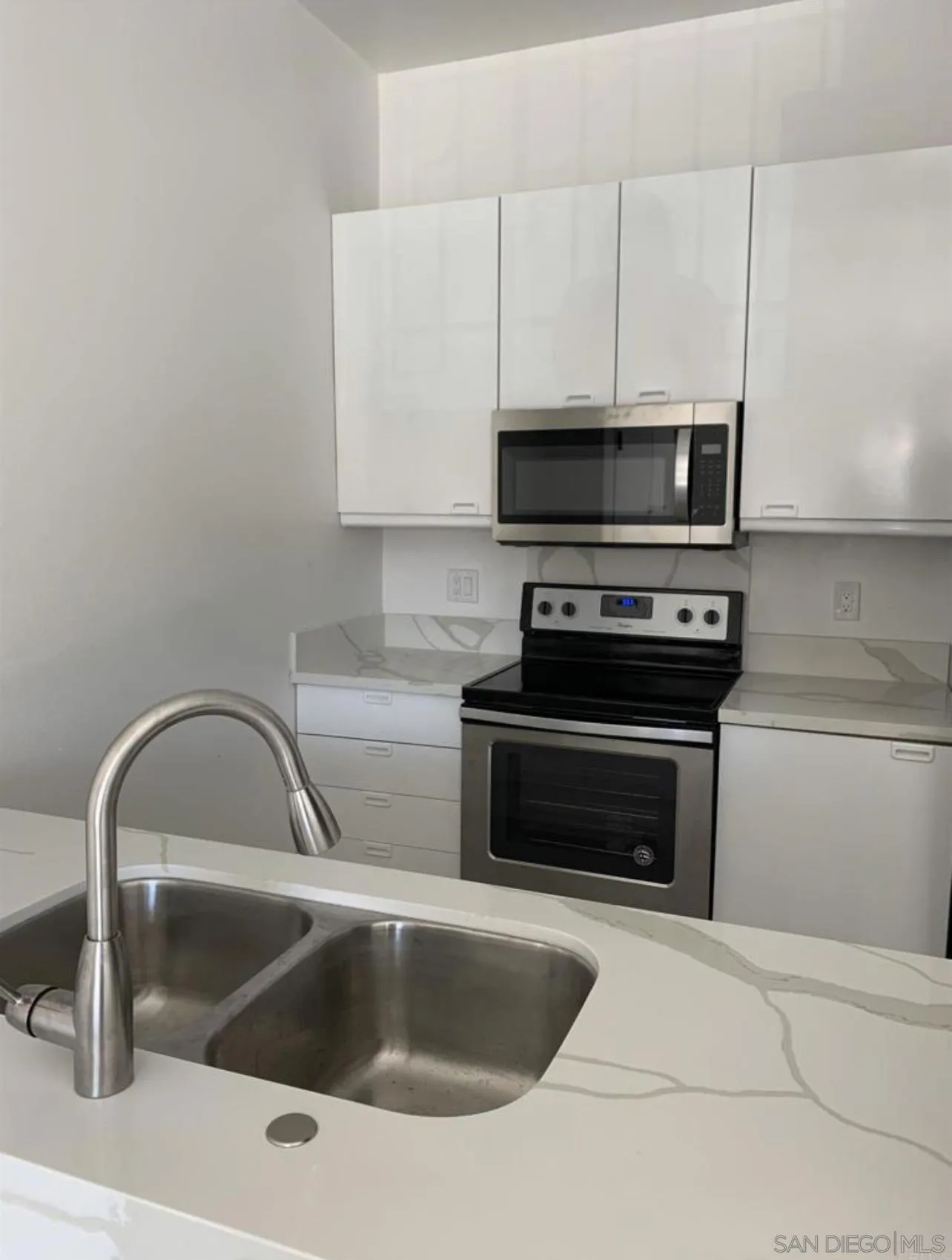 https://cdn.realtyfeed.com/cdn/127/260020954/9c4d9253cd1c0479729373af84c8918b.webp