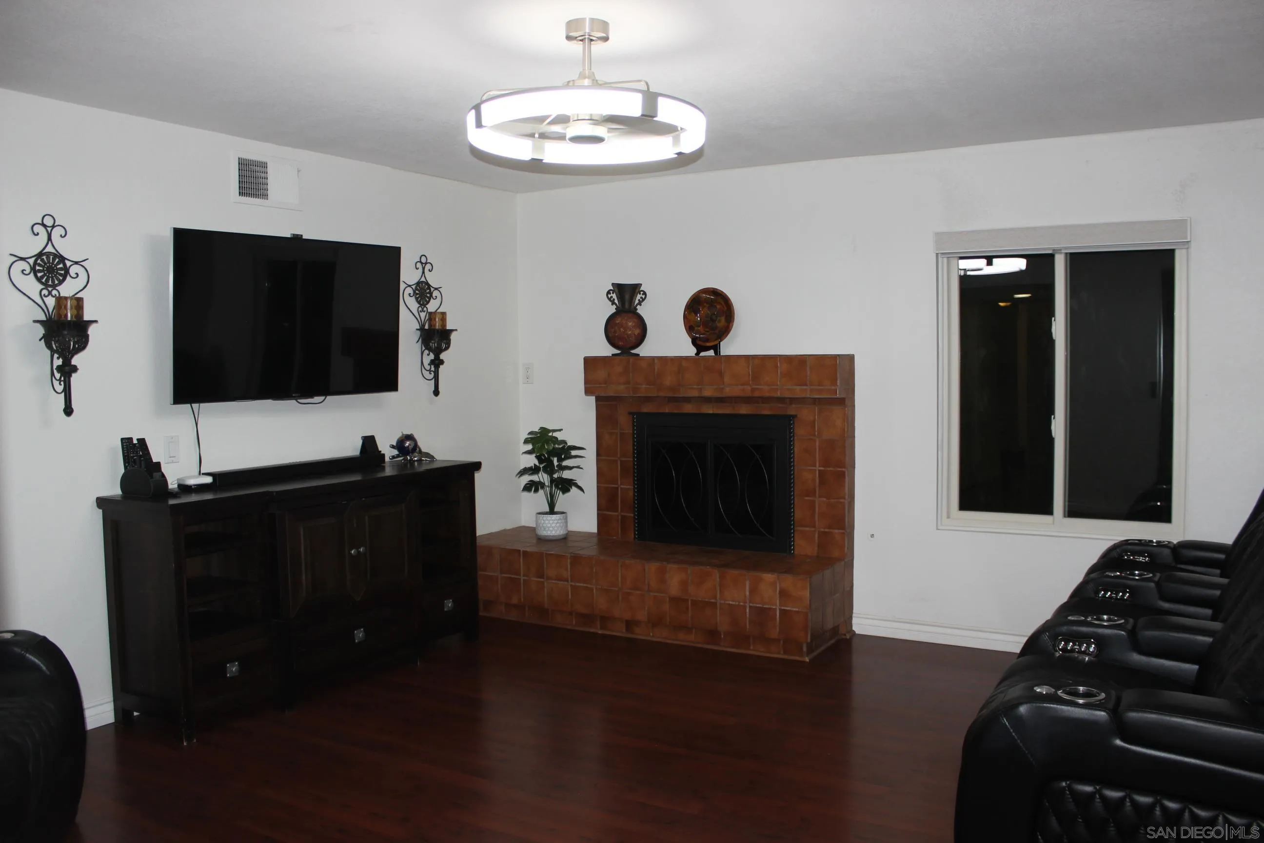 https://cdn.realtyfeed.com/cdn/127/260020956/3063c315ace1d374b78cdf8aa2fae423.webp