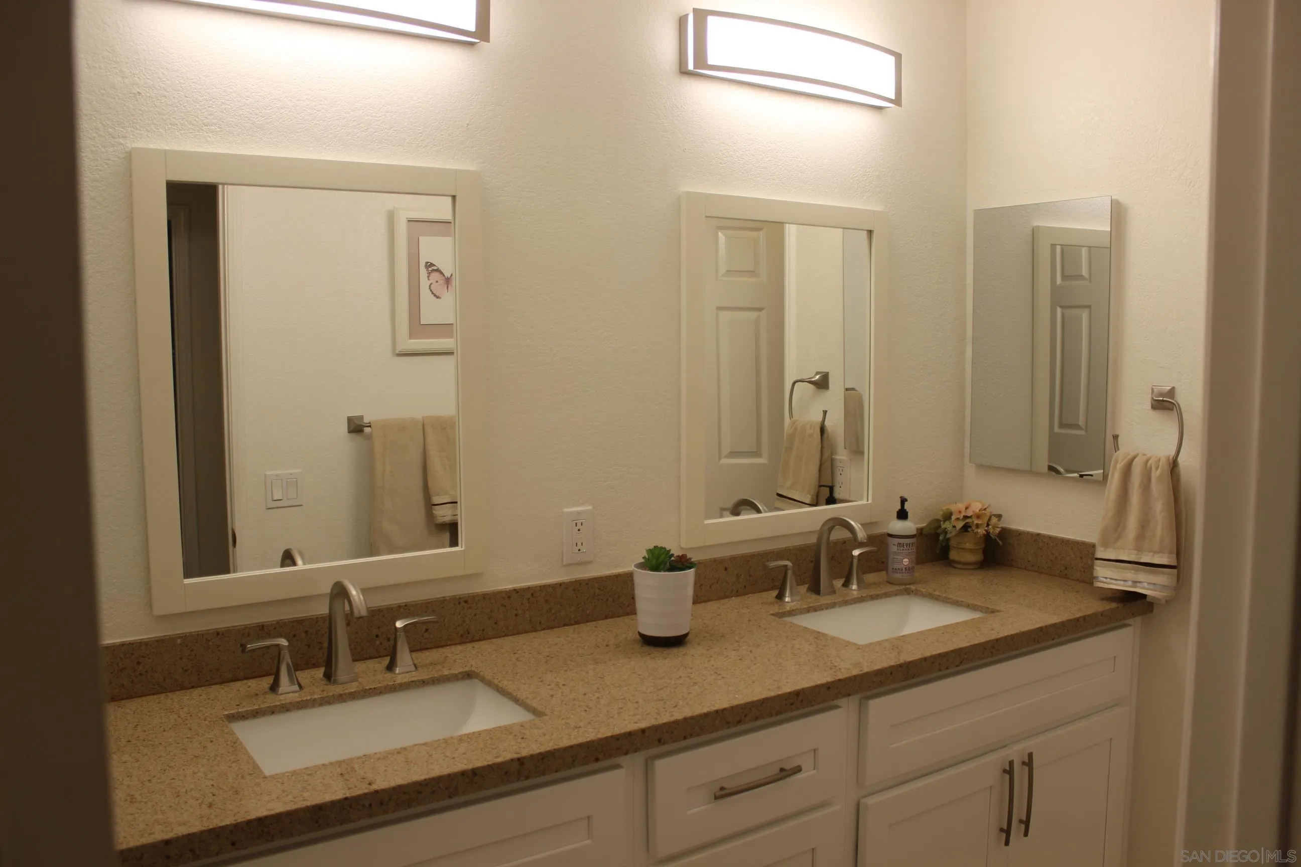 https://cdn.realtyfeed.com/cdn/127/260020956/3a147aa9fcb8708006d40827dcae5309.webp