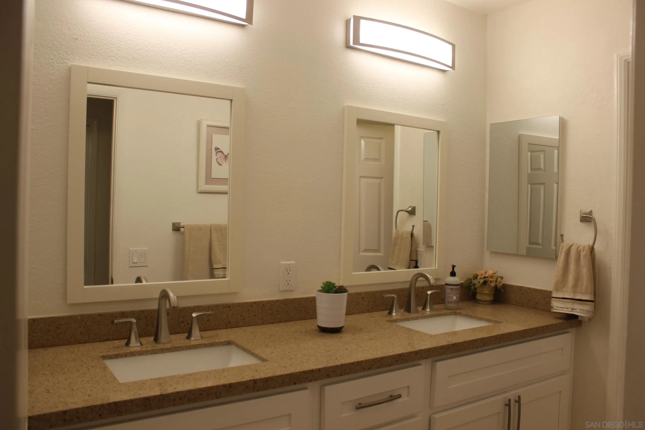 https://cdn.realtyfeed.com/cdn/127/260020956/6d34819ec0ae35c169d44ddbafdf46f7.webp