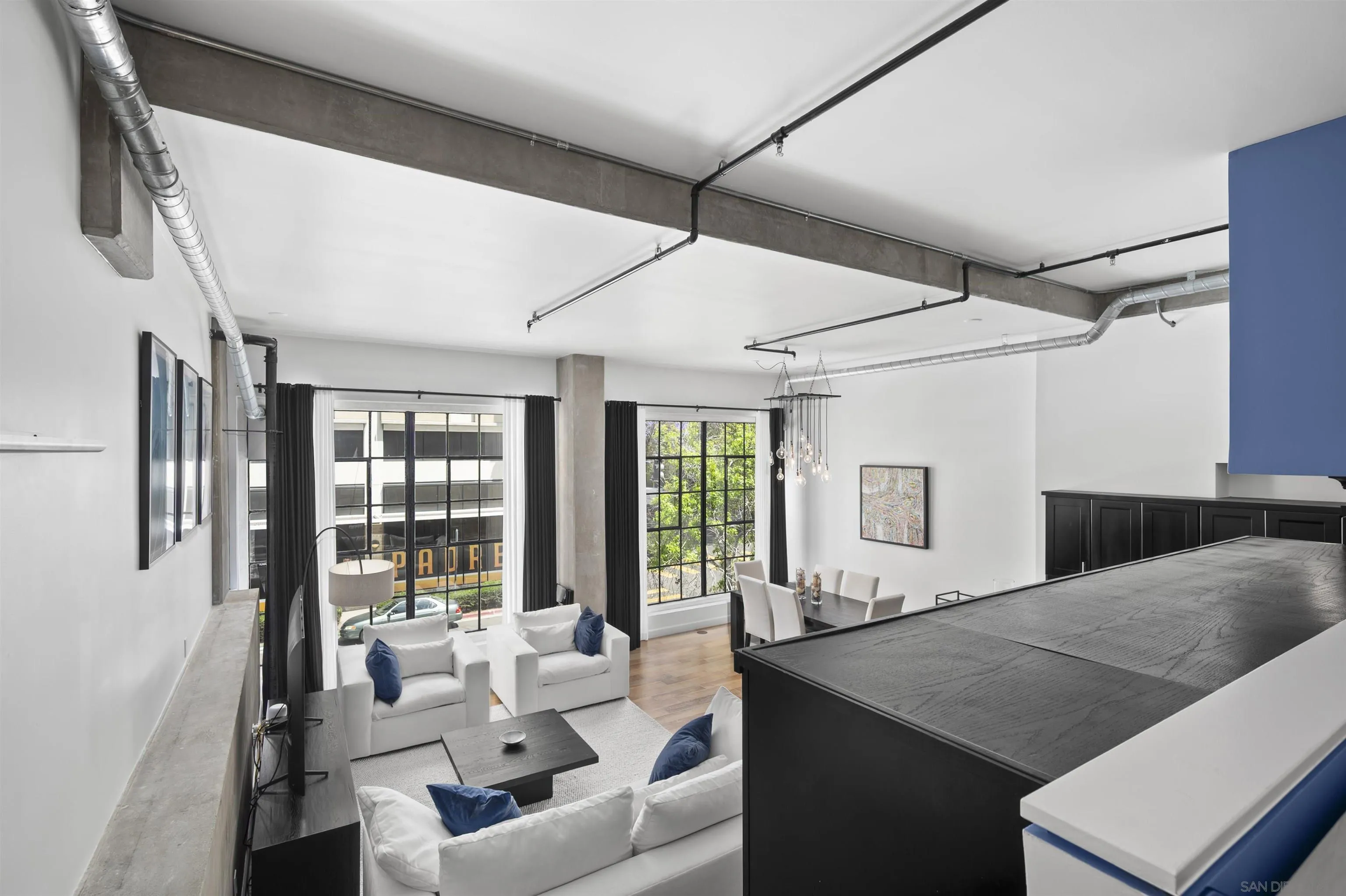 https://cdn.realtyfeed.com/cdn/127/260020958/f4f0c7dbafb22aa27881dab4b2c3cad2.webp