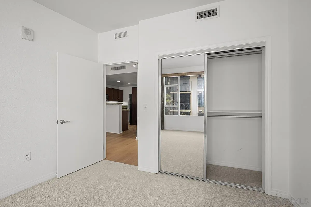 https://cdn.realtyfeed.com/cdn/127/260020959/9180b34b5862be06bb7f1ca2bd2aee95.webp