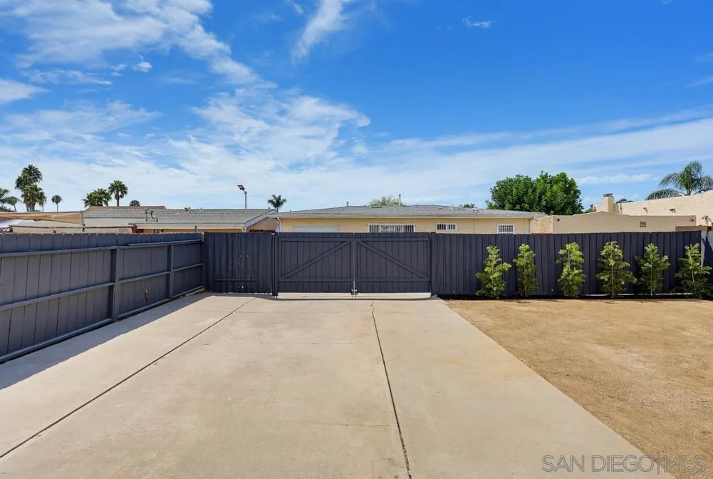https://cdn.realtyfeed.com/cdn/127/260020961/878837189c56e88cbc563a2b2d415bb6.webp