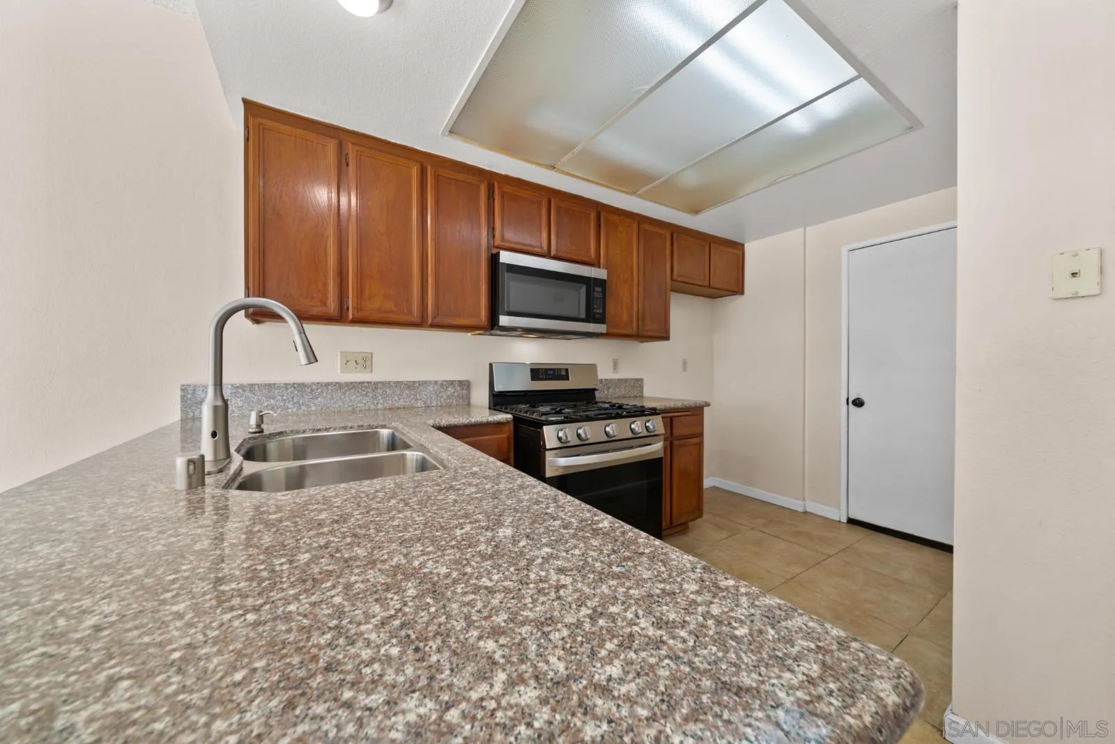 https://cdn.realtyfeed.com/cdn/127/260020965/3c2ae0c0c0540d82c7db08cda013c18f.webp