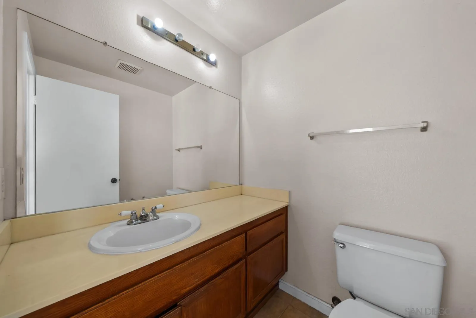 https://cdn.realtyfeed.com/cdn/127/260020965/b1e69db7909f682d260e0095bd738cdf.webp