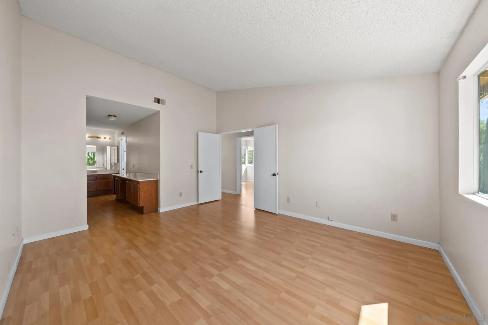 https://cdn.realtyfeed.com/cdn/127/260020965/b933734194d5d6878115dbab71505935.webp