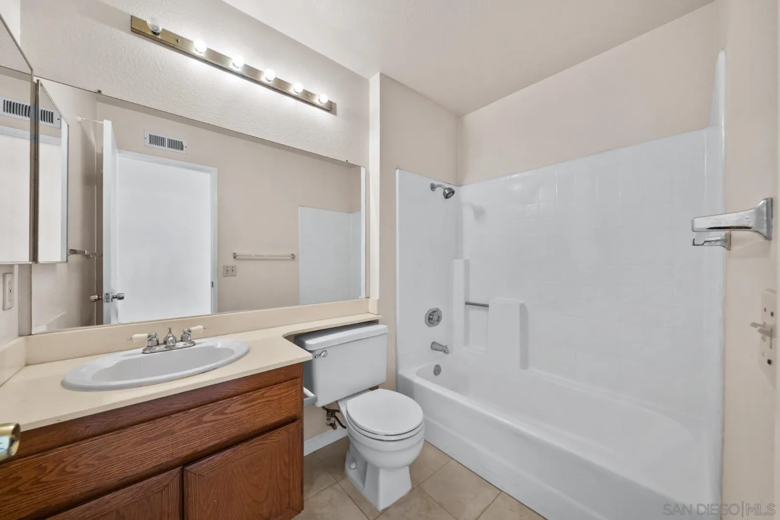 https://cdn.realtyfeed.com/cdn/127/260020965/c9e8f850014cc476a5f9c6307a285b97.webp