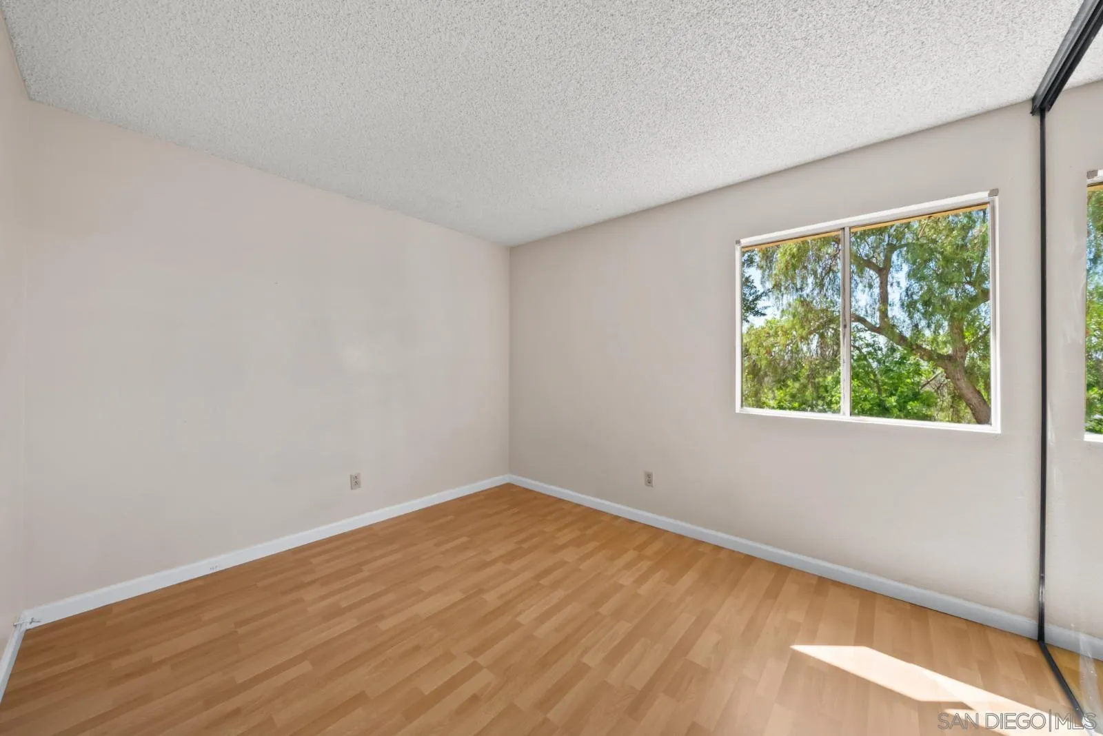 https://cdn.realtyfeed.com/cdn/127/260020965/cab000637706aa7cbd27183b28687984.webp
