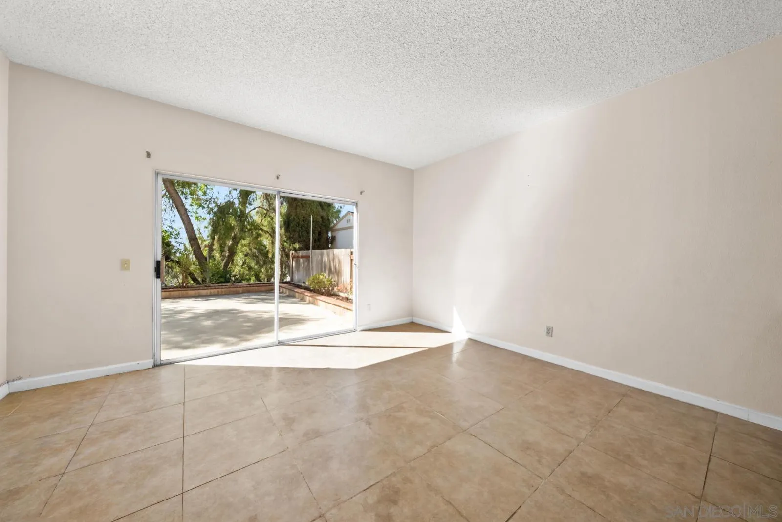 https://cdn.realtyfeed.com/cdn/127/260020965/ce95d90910f6390c1a50f5a44d9c199f.webp