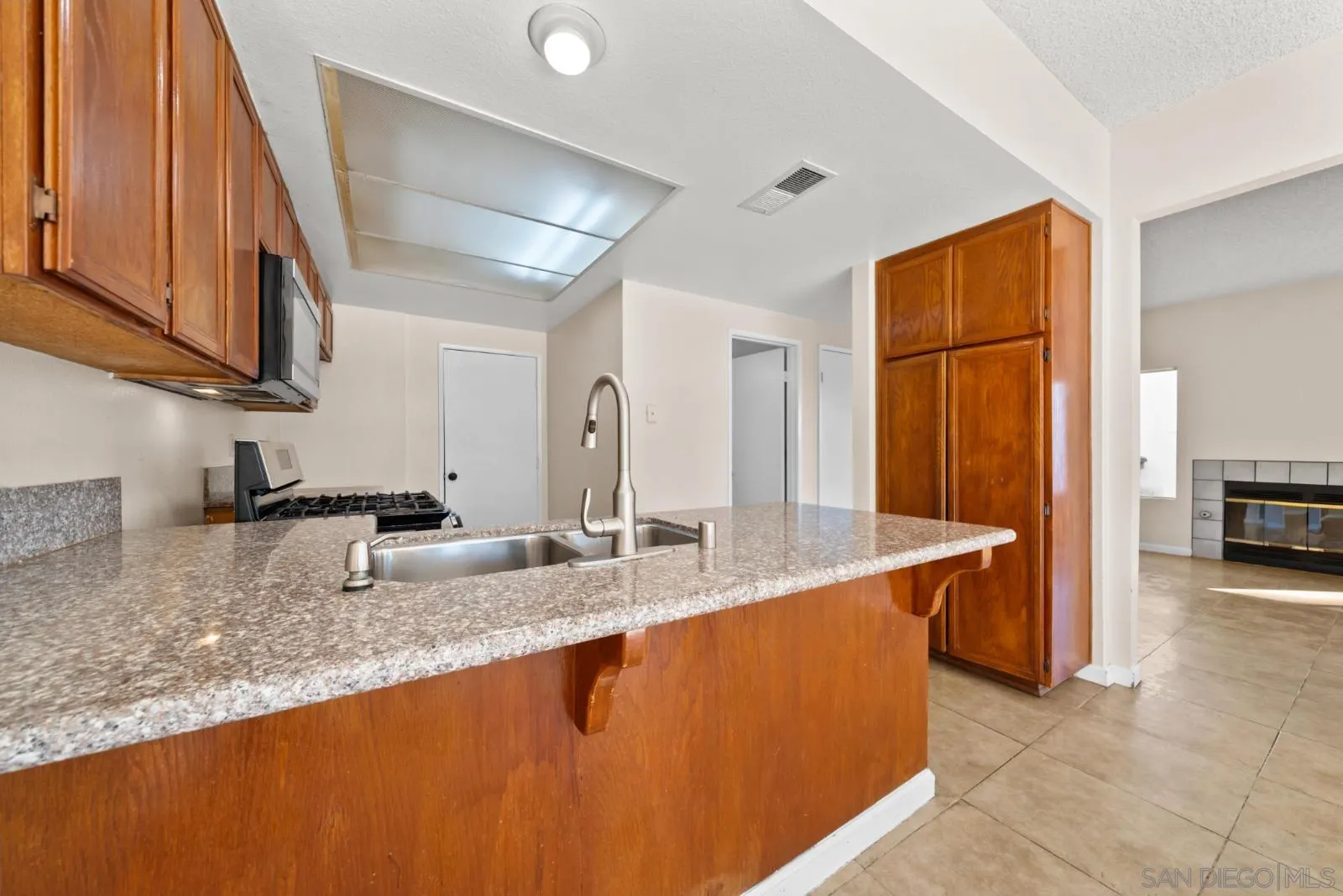 https://cdn.realtyfeed.com/cdn/127/260020965/cf84a2a18c2806937dfc56361916372f.webp