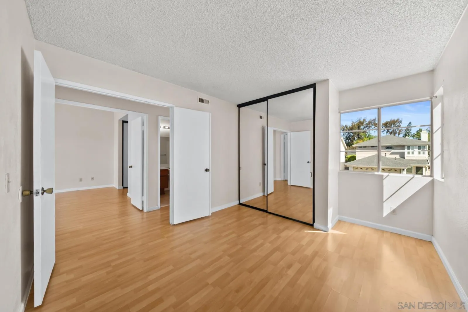 https://cdn.realtyfeed.com/cdn/127/260020965/d3a2f0cac6078ac90a5ba95fb35091cb.webp
