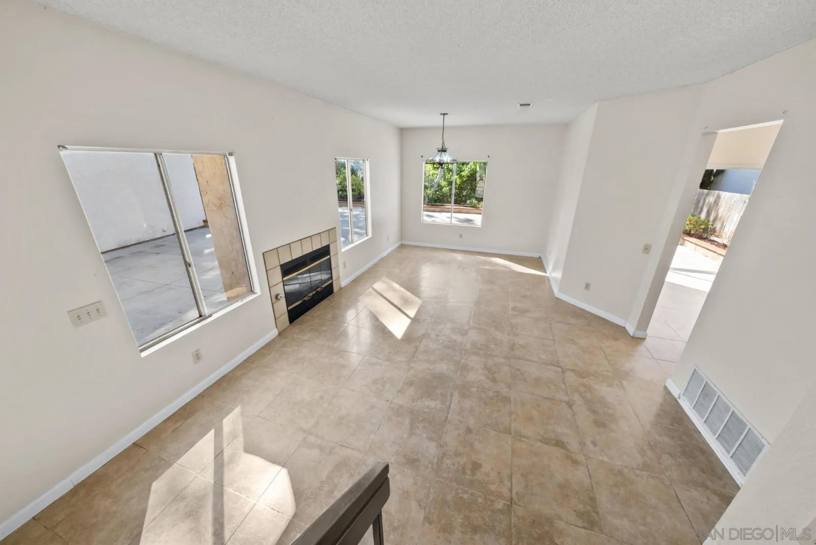 2511 Manzana Way, San Diego, CA 92139 - Photo 4 of 32, San Diego, CA
