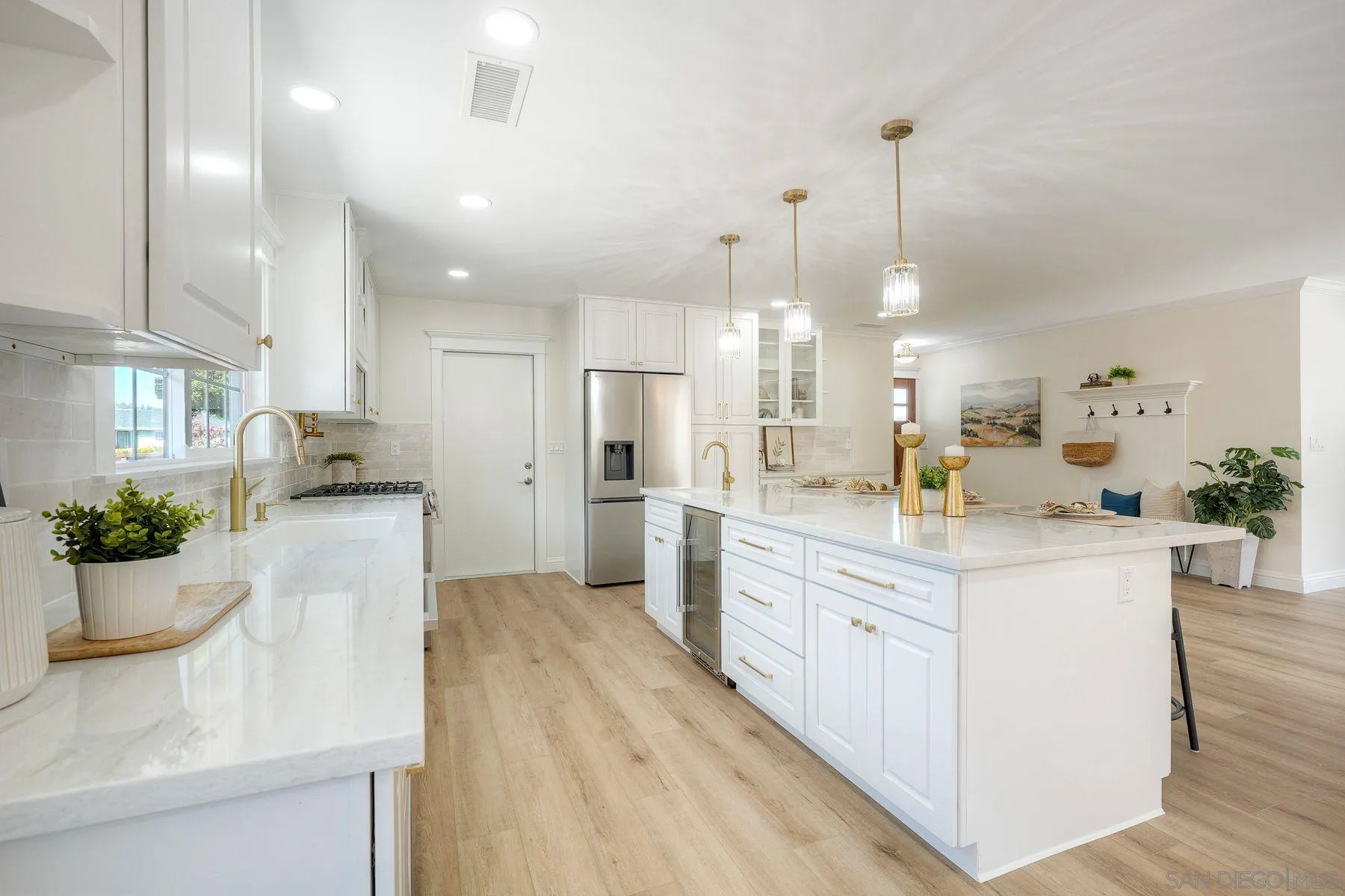 https://cdn.realtyfeed.com/cdn/127/260020966/2d56309bdd78de0ae39f6ae019545ae1.webp