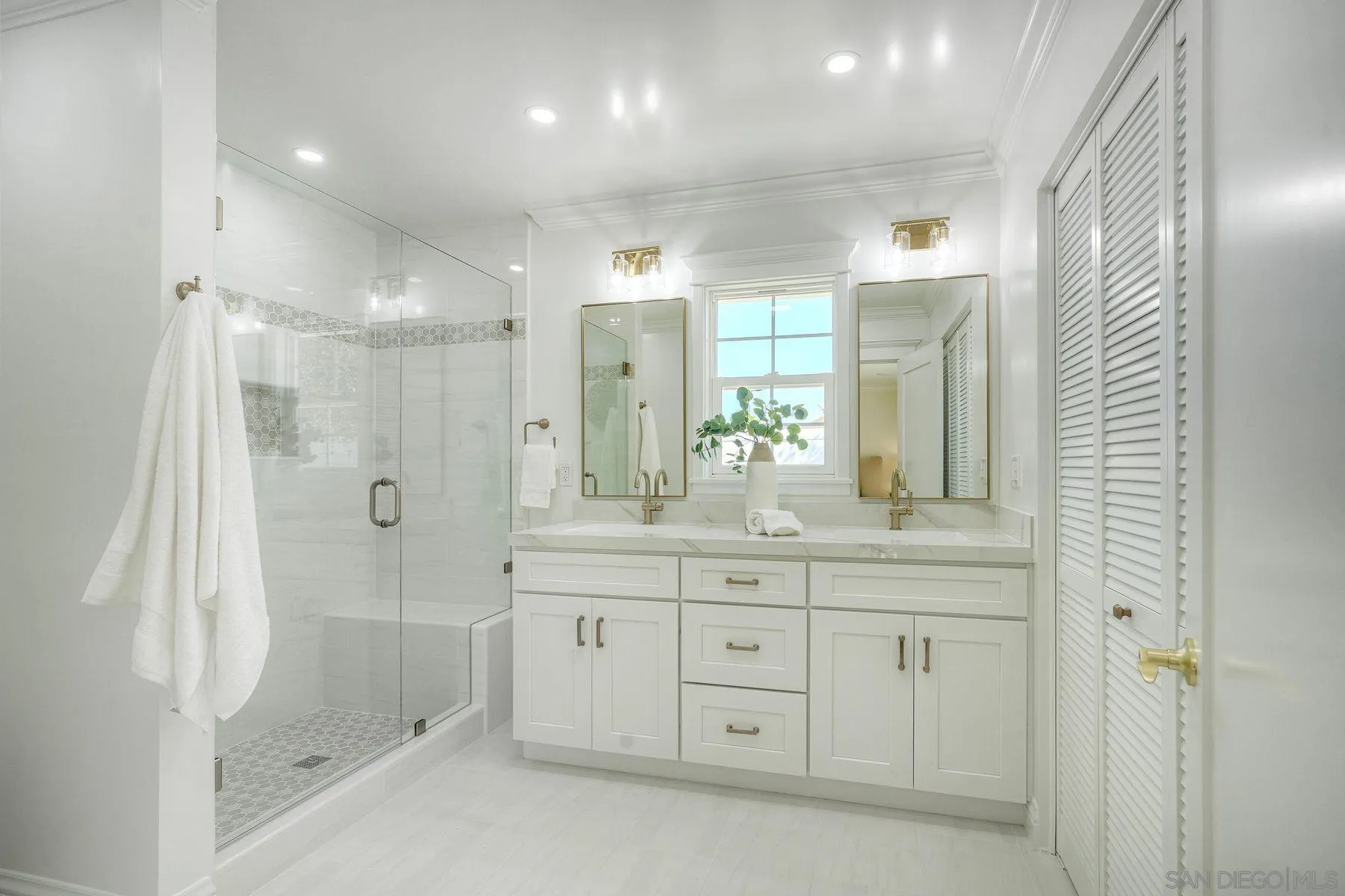 https://cdn.realtyfeed.com/cdn/127/260020966/e4f676bccf4633fe99f3aa0c01b23205.webp