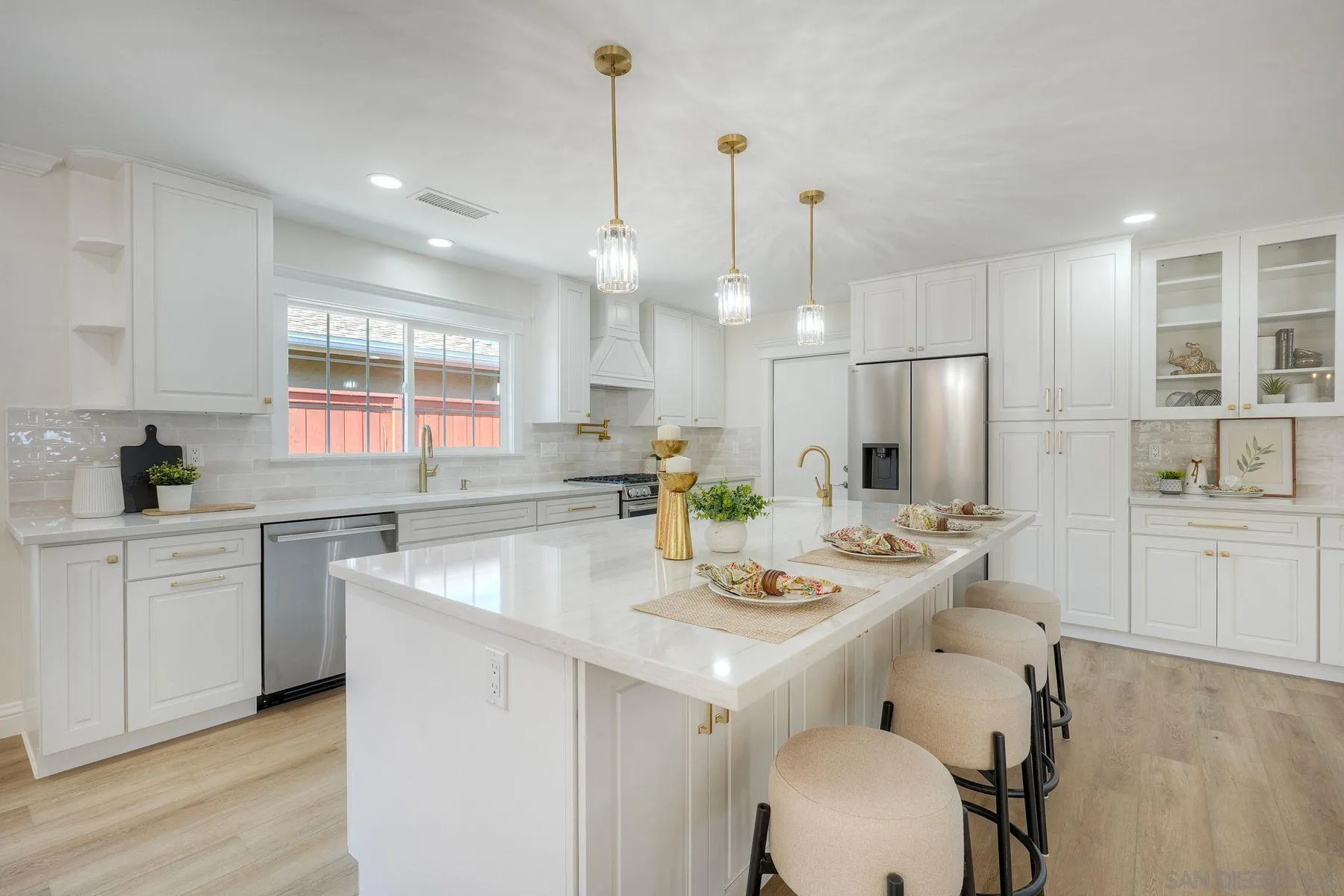 https://cdn.realtyfeed.com/cdn/127/260020966/ecfb74416efc6c186eef352d2640c852.webp