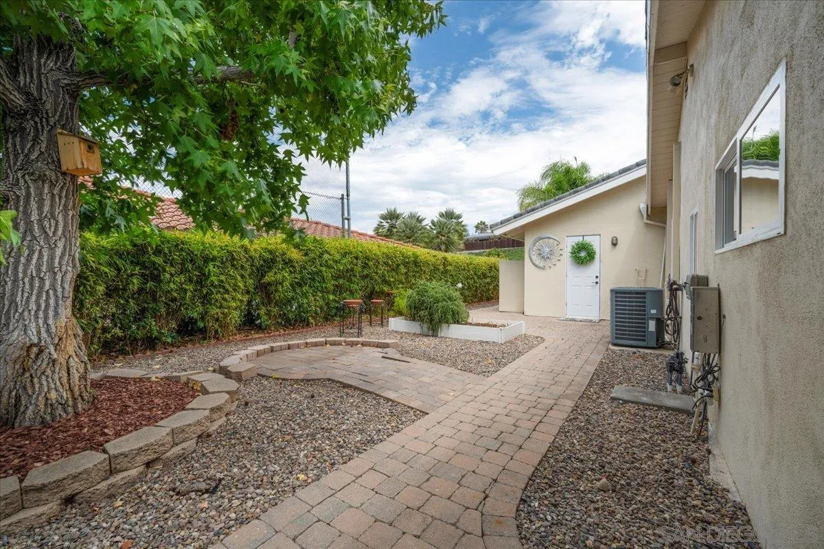 https://cdn.realtyfeed.com/cdn/127/260020969/85d4d8ec9bb8e31eb70a9485d032d7fc.webp