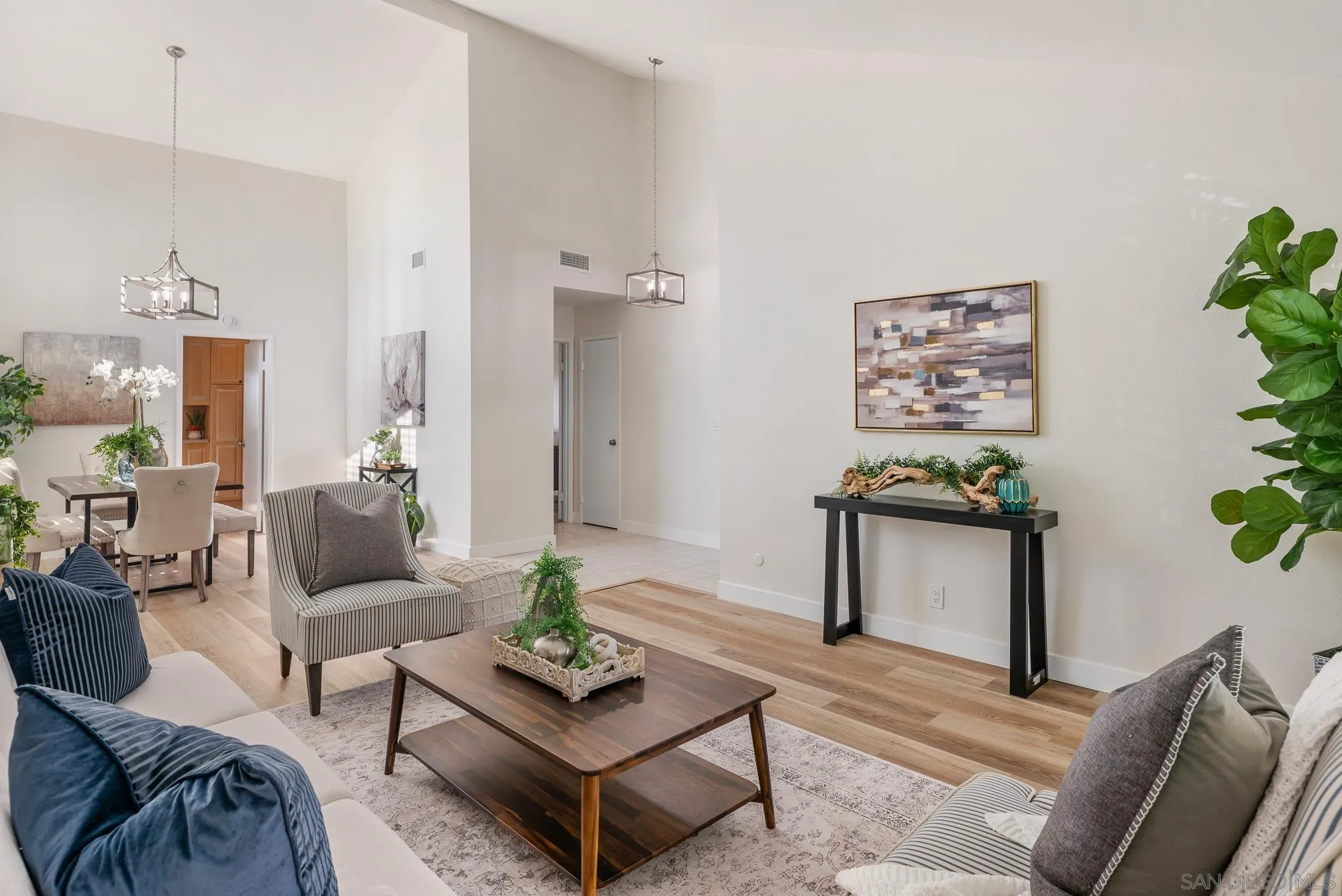 https://cdn.realtyfeed.com/cdn/127/260020973/4aeaf2caf9a5b0c575200ec3884e403b.webp