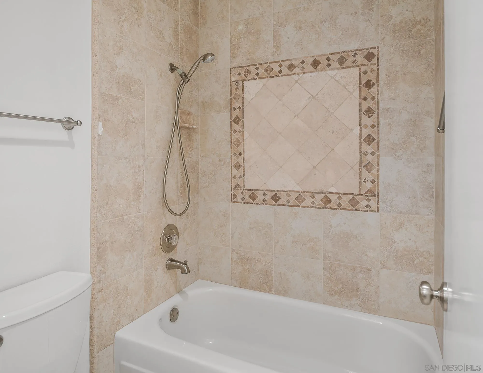 https://cdn.realtyfeed.com/cdn/127/260020973/8f2d30352cc3b7dbd107271fbd53f776.webp