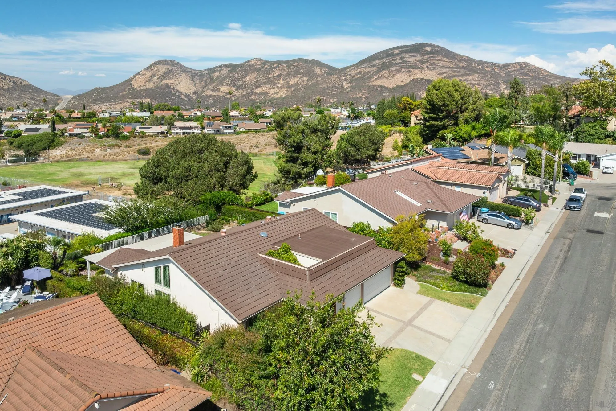 https://cdn.realtyfeed.com/cdn/127/260020973/df4fa243ebcfa371df77ef33eee8cb94.webp