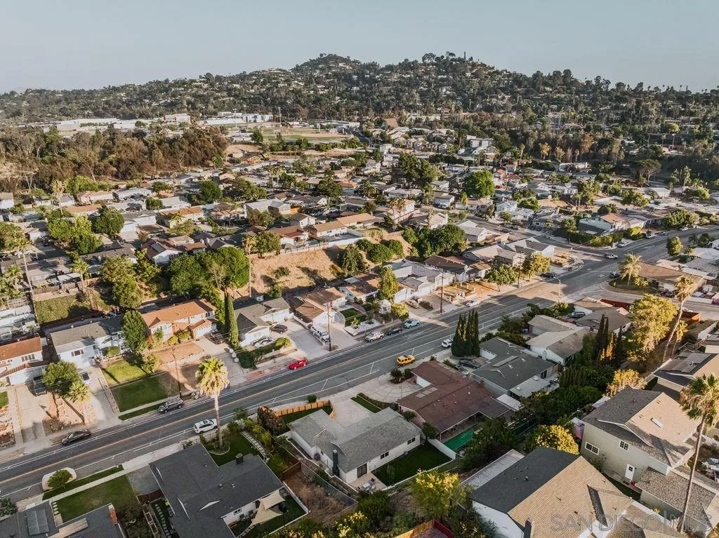 https://cdn.realtyfeed.com/cdn/127/260020975/1dbf2c6687693b7e9d6a9404d98d3781.webp