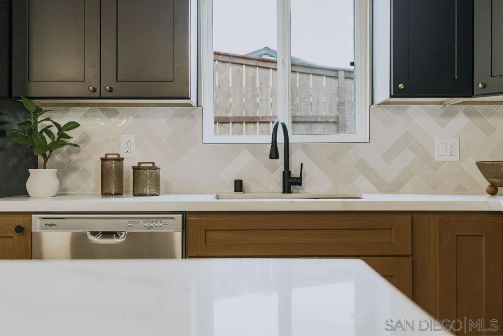 https://cdn.realtyfeed.com/cdn/127/260020975/39a25cb5c6cca7152d454b929109d178.webp