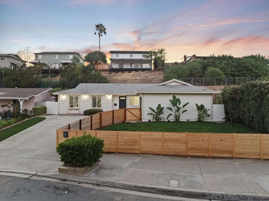 https://cdn.realtyfeed.com/cdn/127/260020975/75be8d50c20a036af623bc14d1231d1a.webp