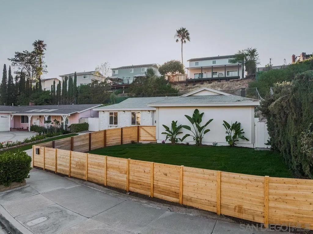 https://cdn.realtyfeed.com/cdn/127/260020975/aaf4d685768eeac2f066bf368c50d224.webp