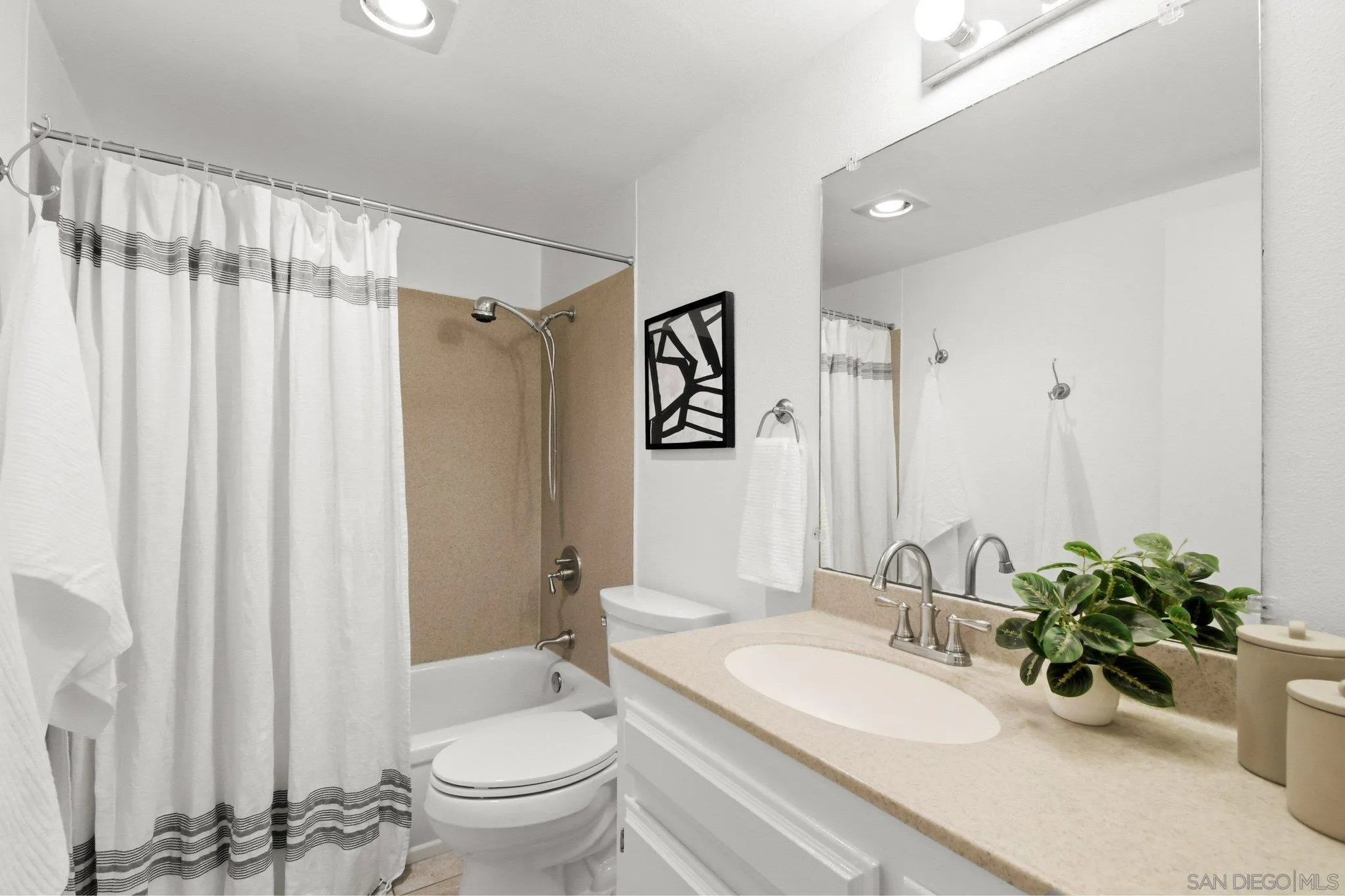 https://cdn.realtyfeed.com/cdn/127/260020976/021855c0c03c331dffc303ff46af66a9.webp