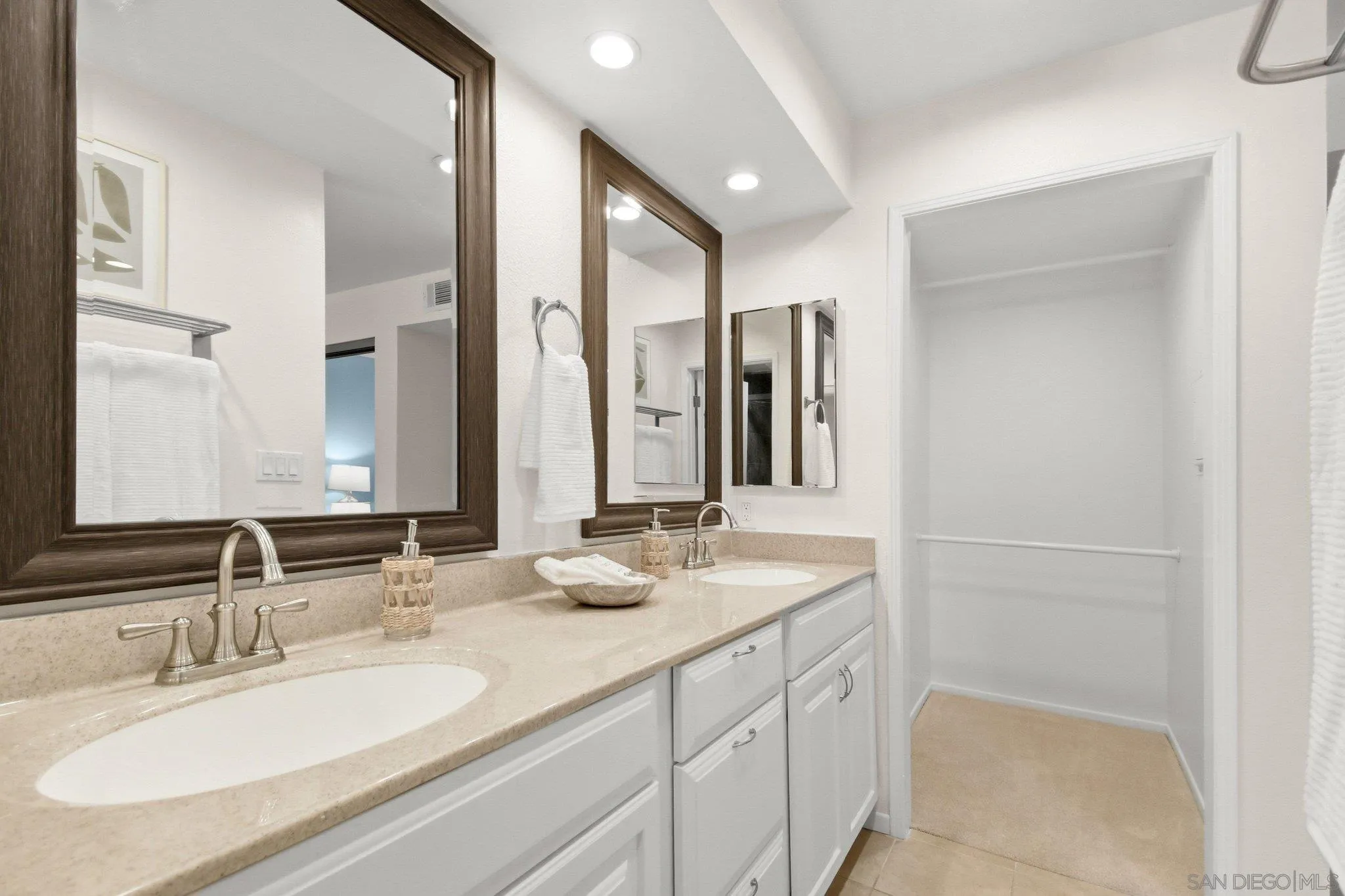 https://cdn.realtyfeed.com/cdn/127/260020976/2696a84716127693579ddd873c027647.webp