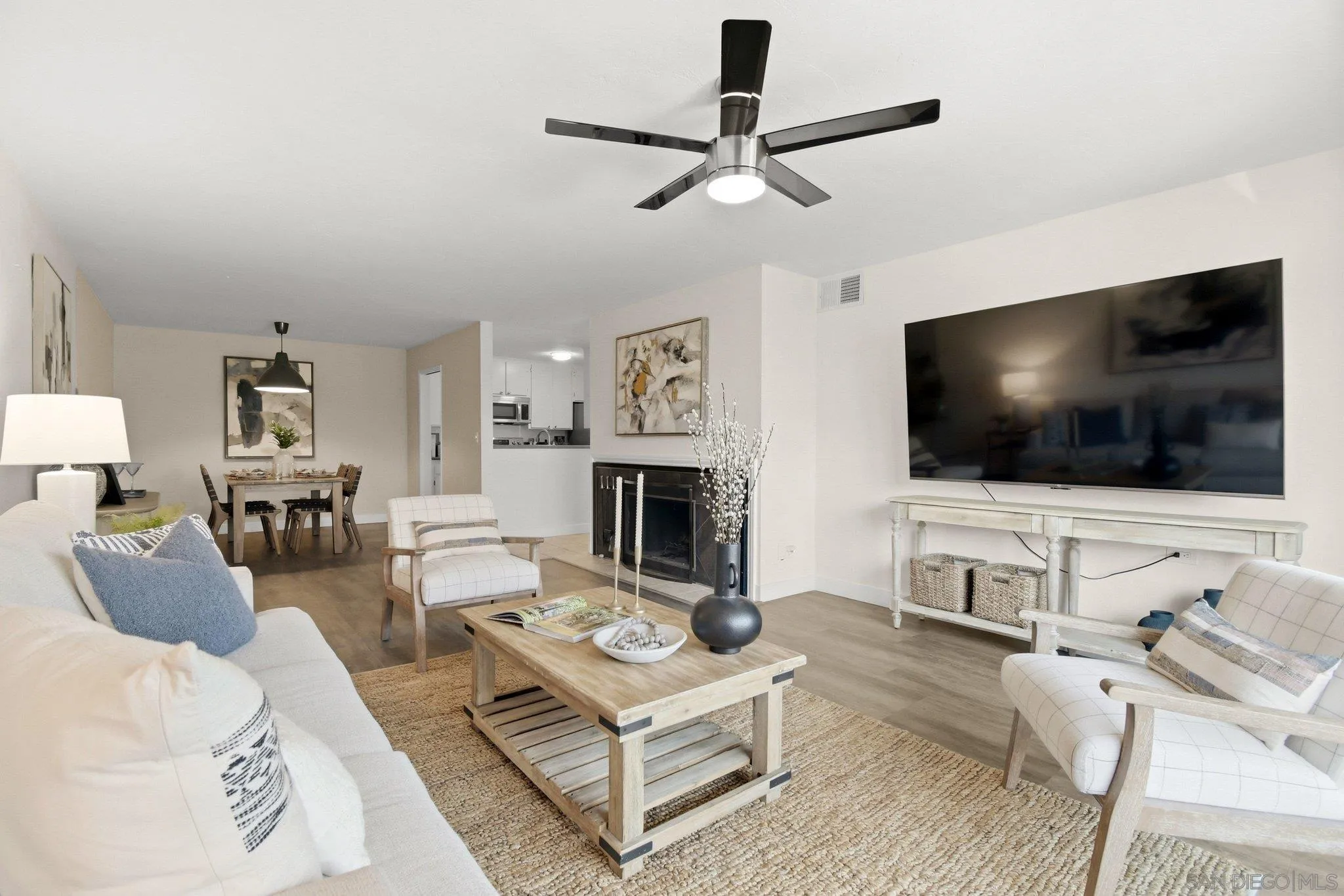 https://cdn.realtyfeed.com/cdn/127/260020976/7627ce8e49e6a86a5d7597258b0c7c58.webp