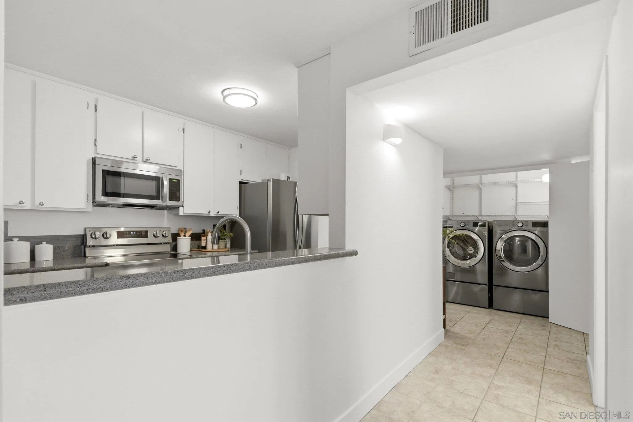 https://cdn.realtyfeed.com/cdn/127/260020976/c3c8a39deb9c84c7de95dba45ba97dba.webp
