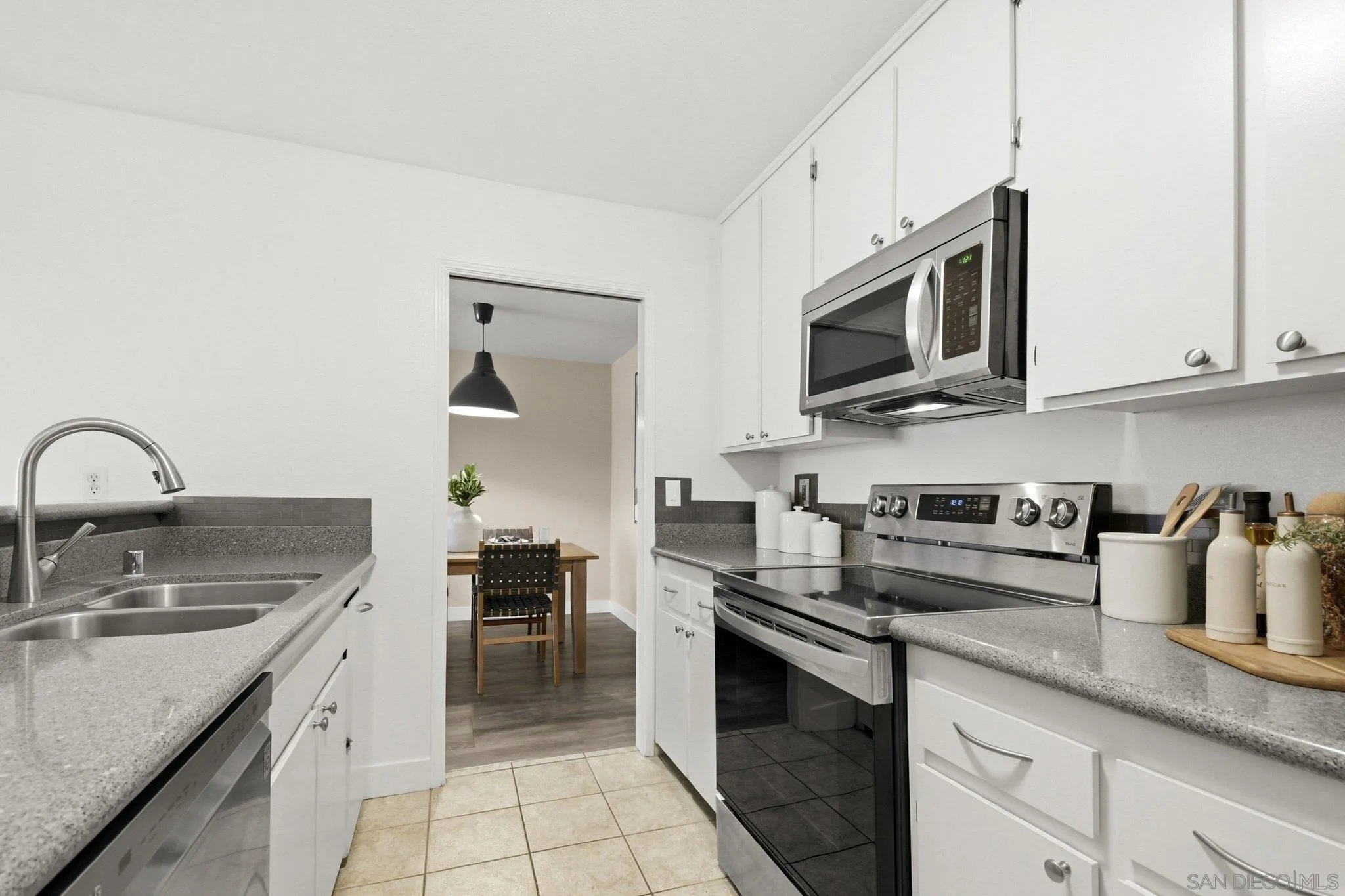 https://cdn.realtyfeed.com/cdn/127/260020976/c503860ca7b227e9ea76eca5043e333b.webp