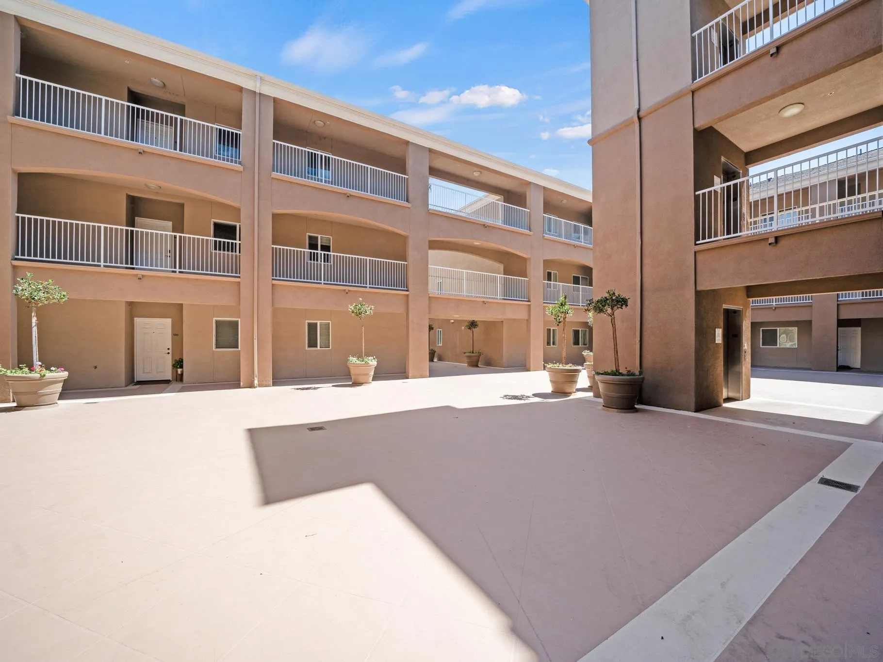 https://cdn.realtyfeed.com/cdn/127/260020977/6c1afdecf4f12bed2288b2dff57b5eb0.webp