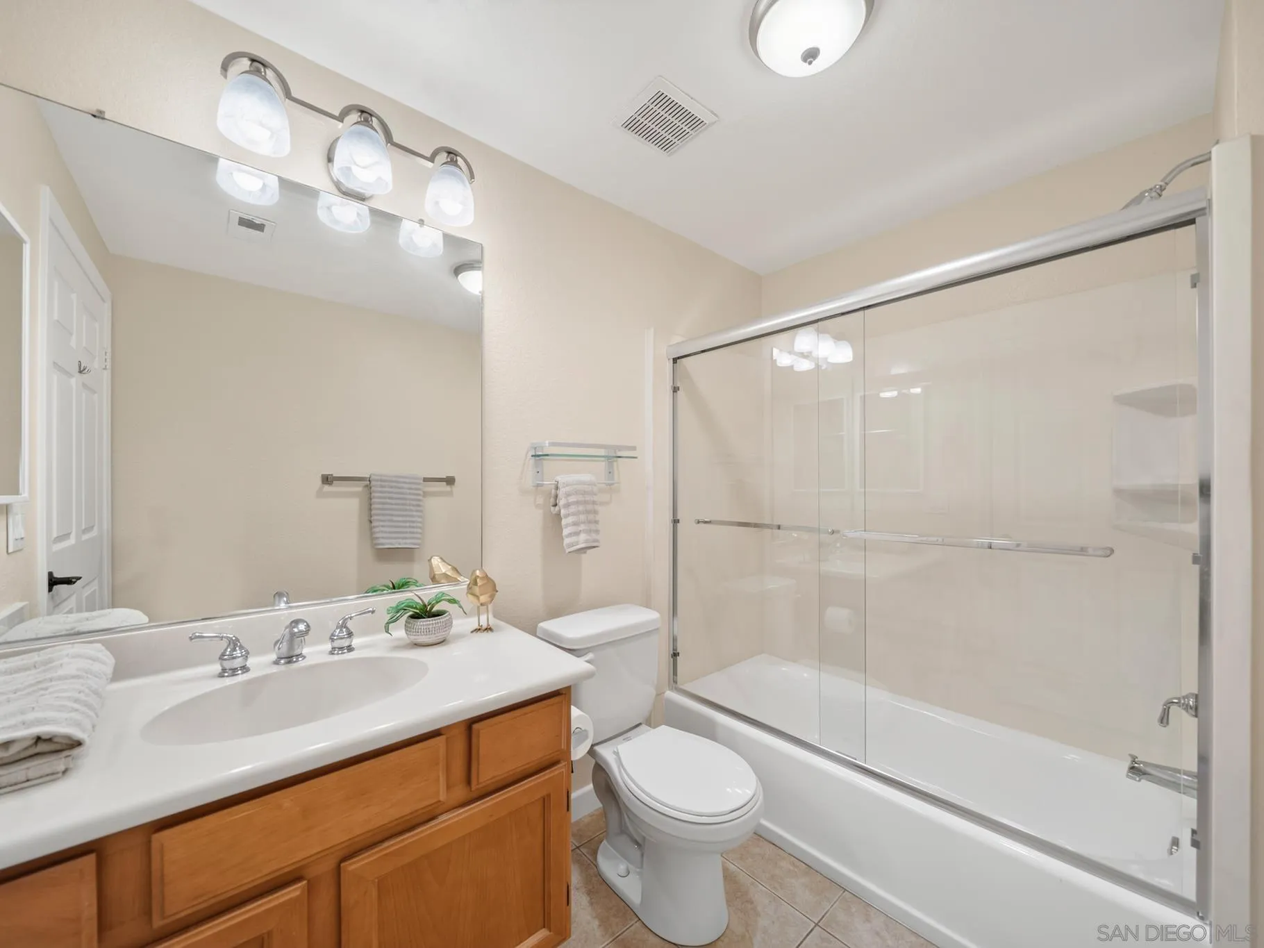 https://cdn.realtyfeed.com/cdn/127/260020977/8baf1932e3928f90840c737095ef8a48.webp