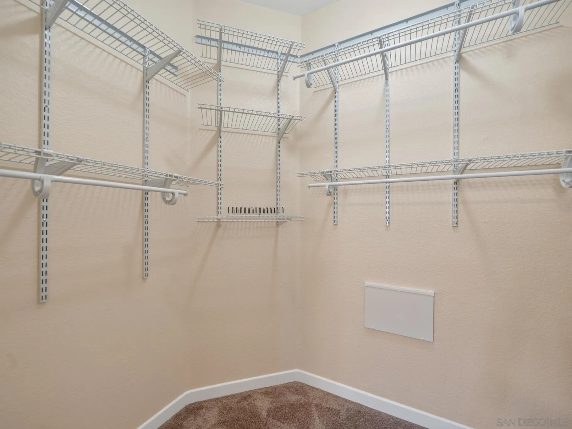 https://cdn.realtyfeed.com/cdn/127/260020977/91a1d580c8216b0b7edb8be7b7639342.webp