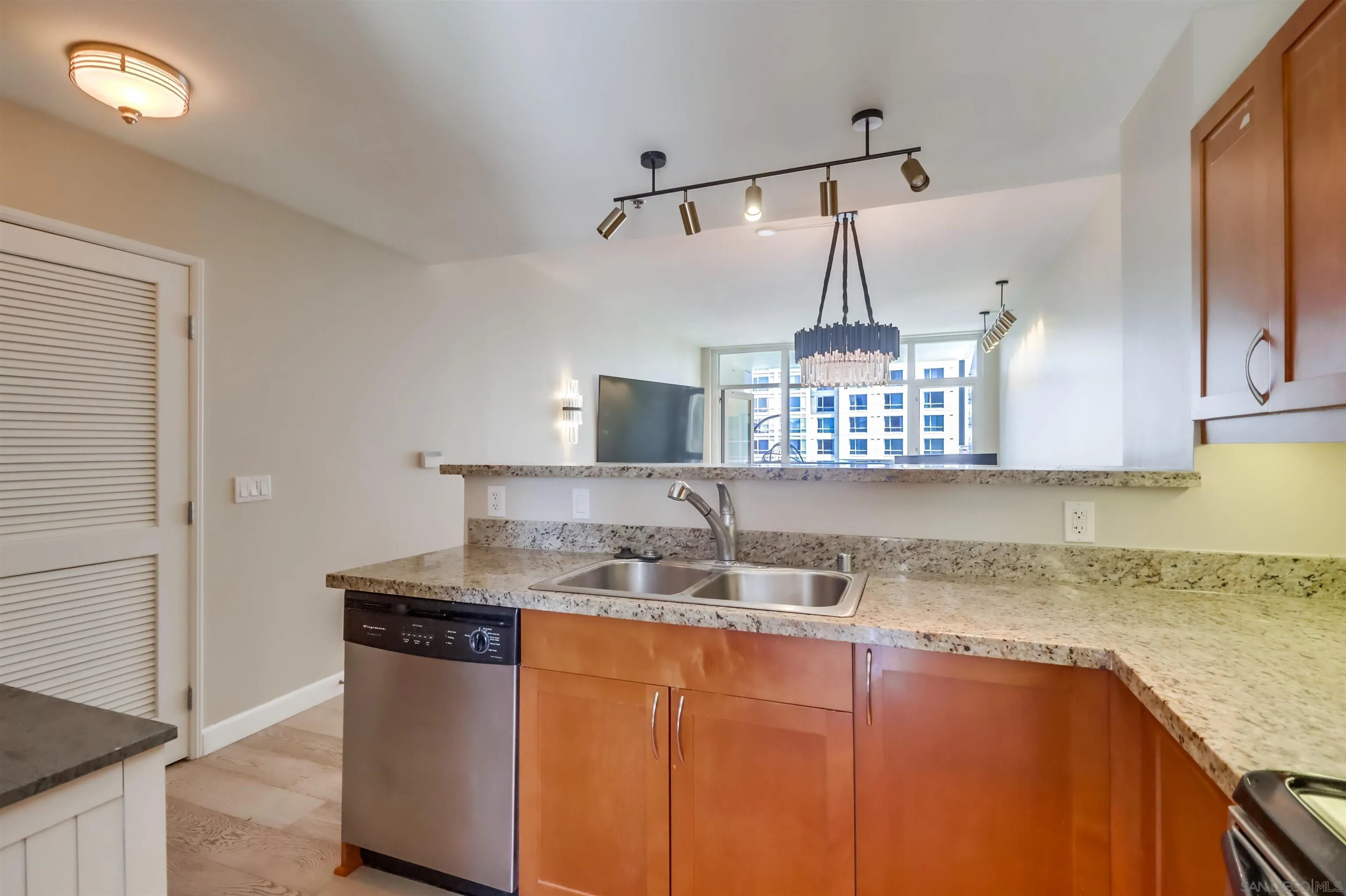 https://cdn.realtyfeed.com/cdn/127/260020986/f81c6ecb19e163d373ad493bbfd8b981.webp