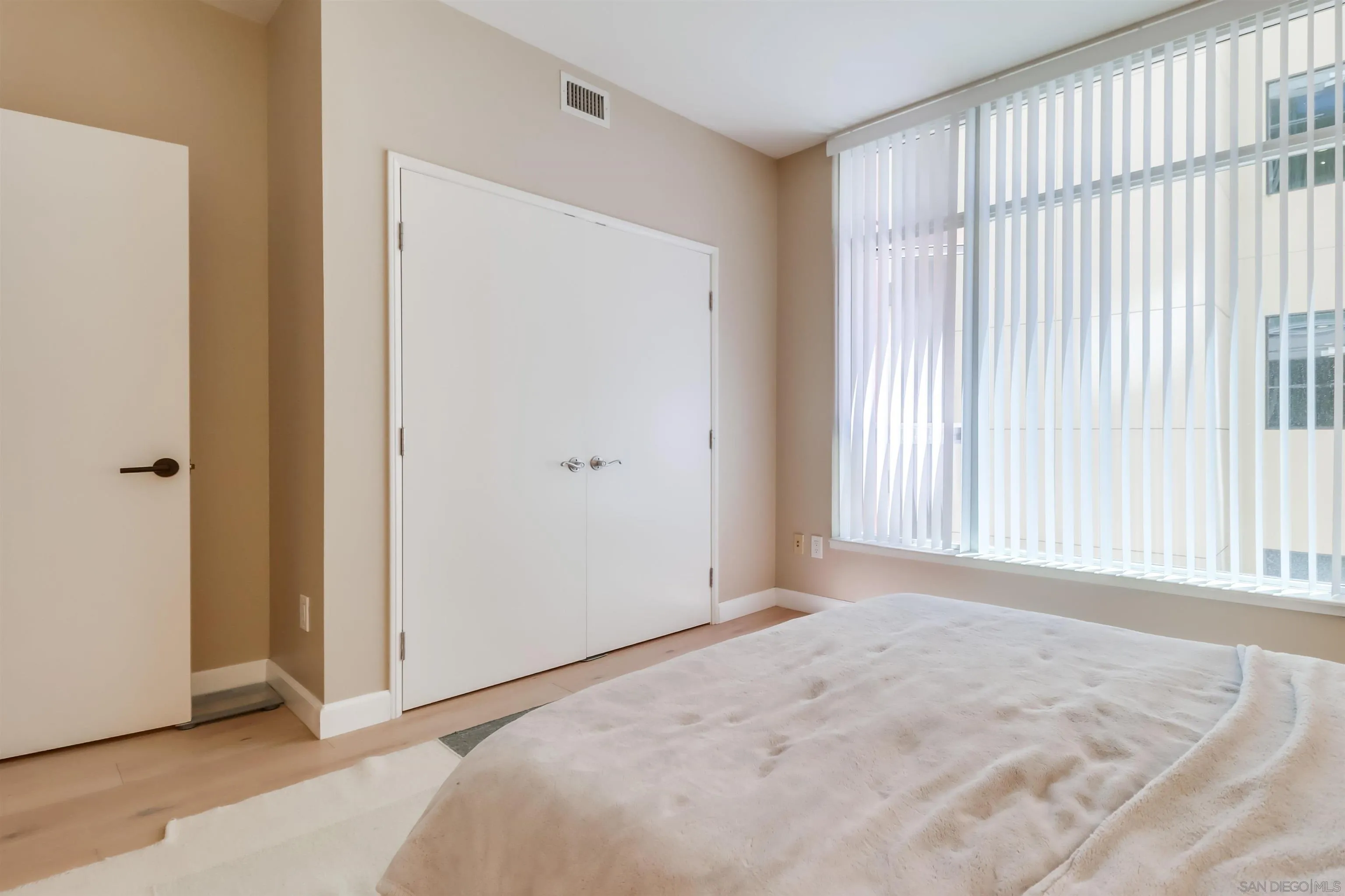 https://cdn.realtyfeed.com/cdn/127/260020986/ff60cc89da0745648301e8eaf35e0069.webp
