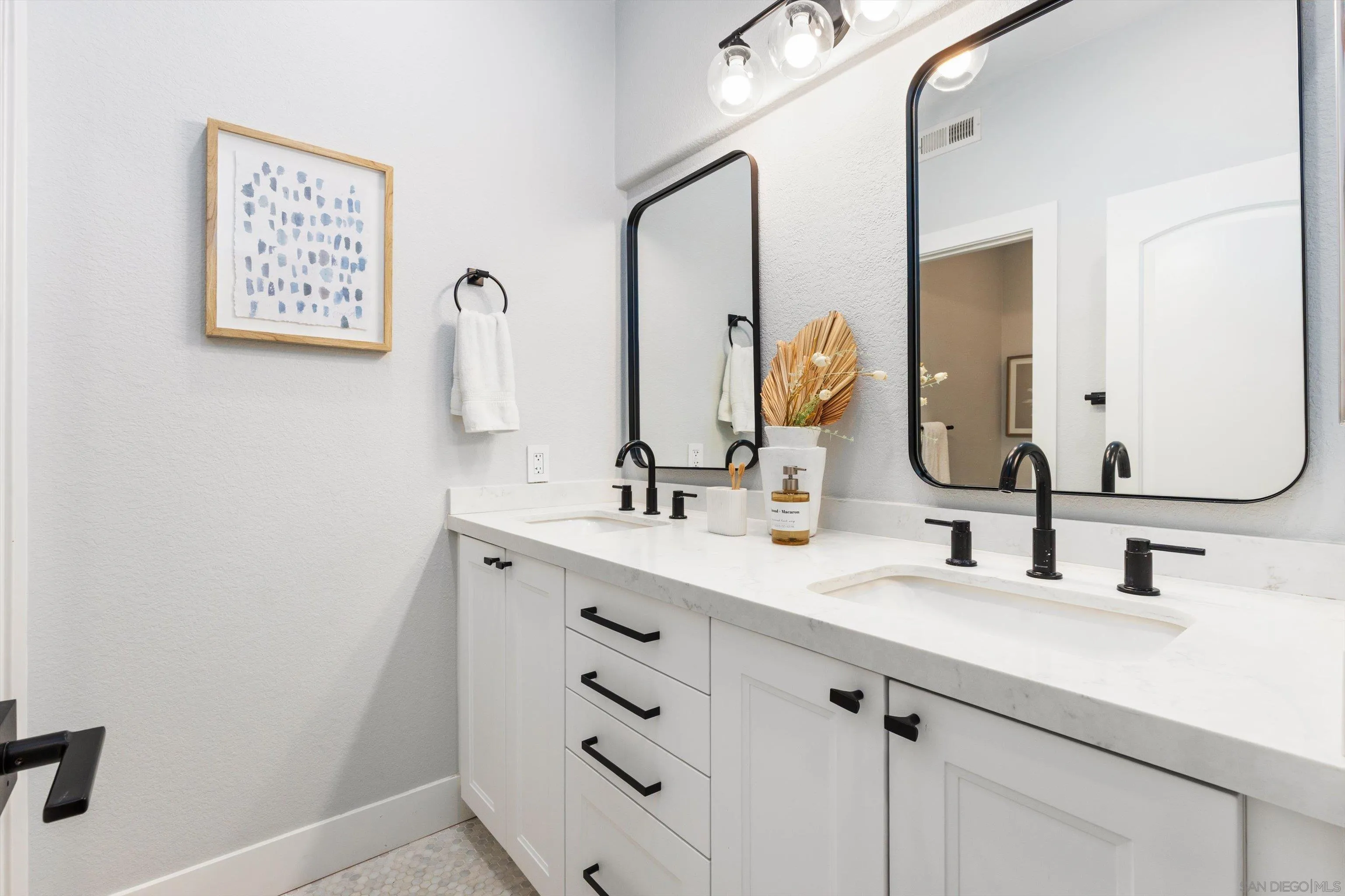 https://cdn.realtyfeed.com/cdn/127/260020989/1f85c9b79606b16ef66054afb45beb37.webp