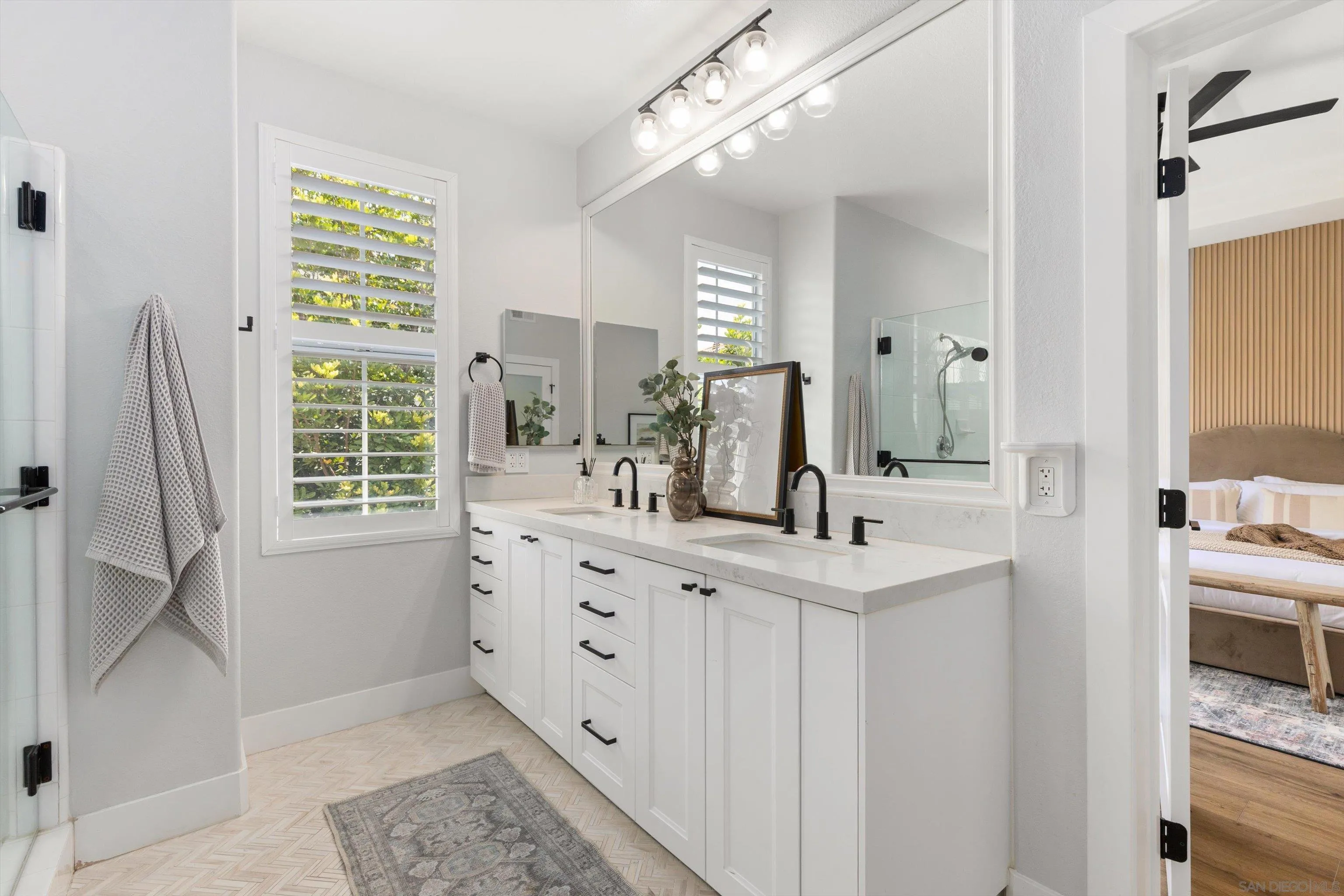 https://cdn.realtyfeed.com/cdn/127/260020989/3df3afe90b96fb12b7fbc4d30bb45b7d.webp