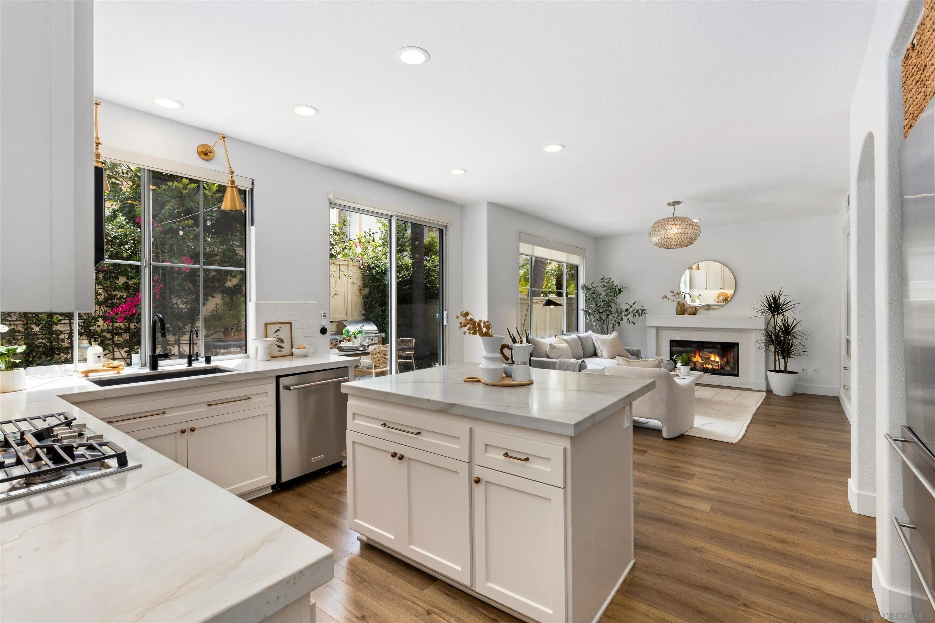 https://cdn.realtyfeed.com/cdn/127/260020989/7f35a724632dad7c8e77426219962e0e.webp